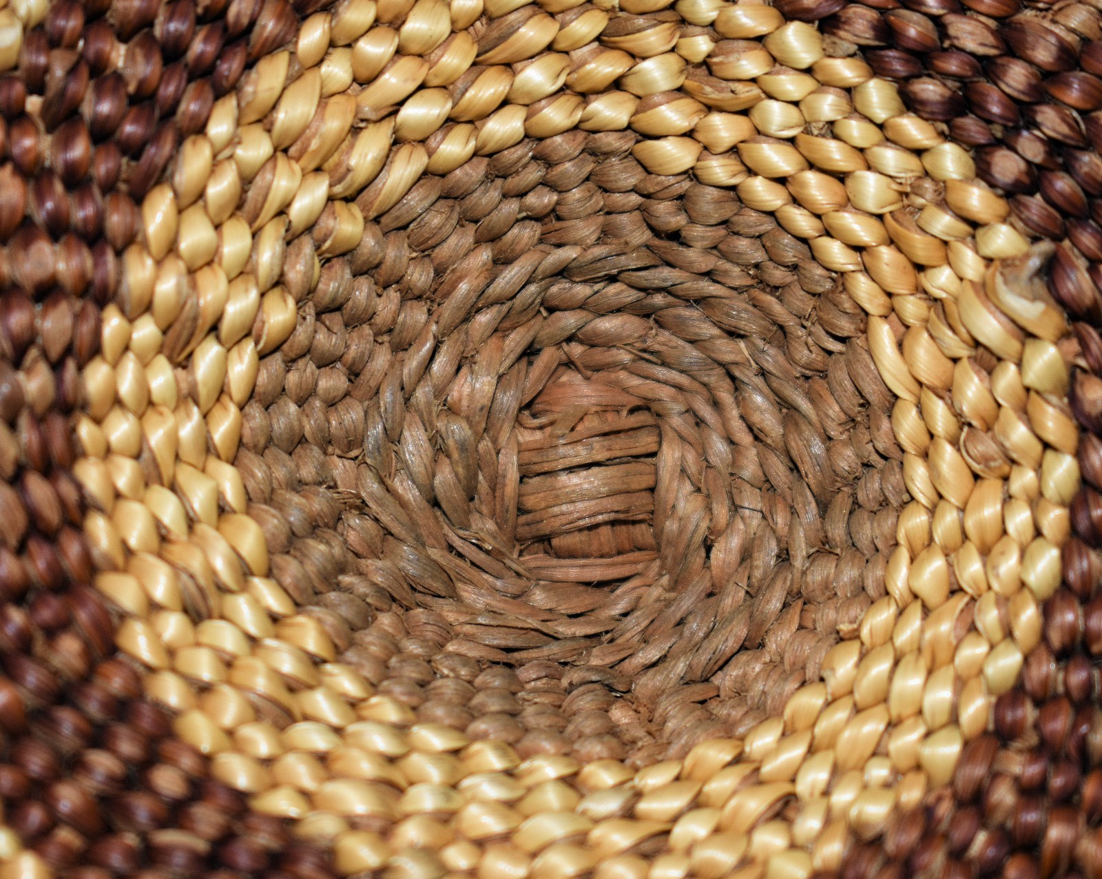 108I LOVELY ca1920'S FINE IMBRECIATED HUPA WOVEN BASKET 4.5 X 2.5" N. CALIFORNIA