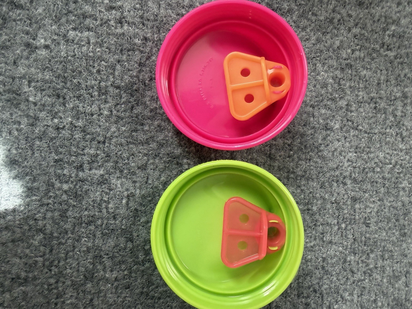 VTG Y2K 2003 Dora The Explorer/Boots Munchkin Healthflow 10fl Oz Sippy Cup LOT 2