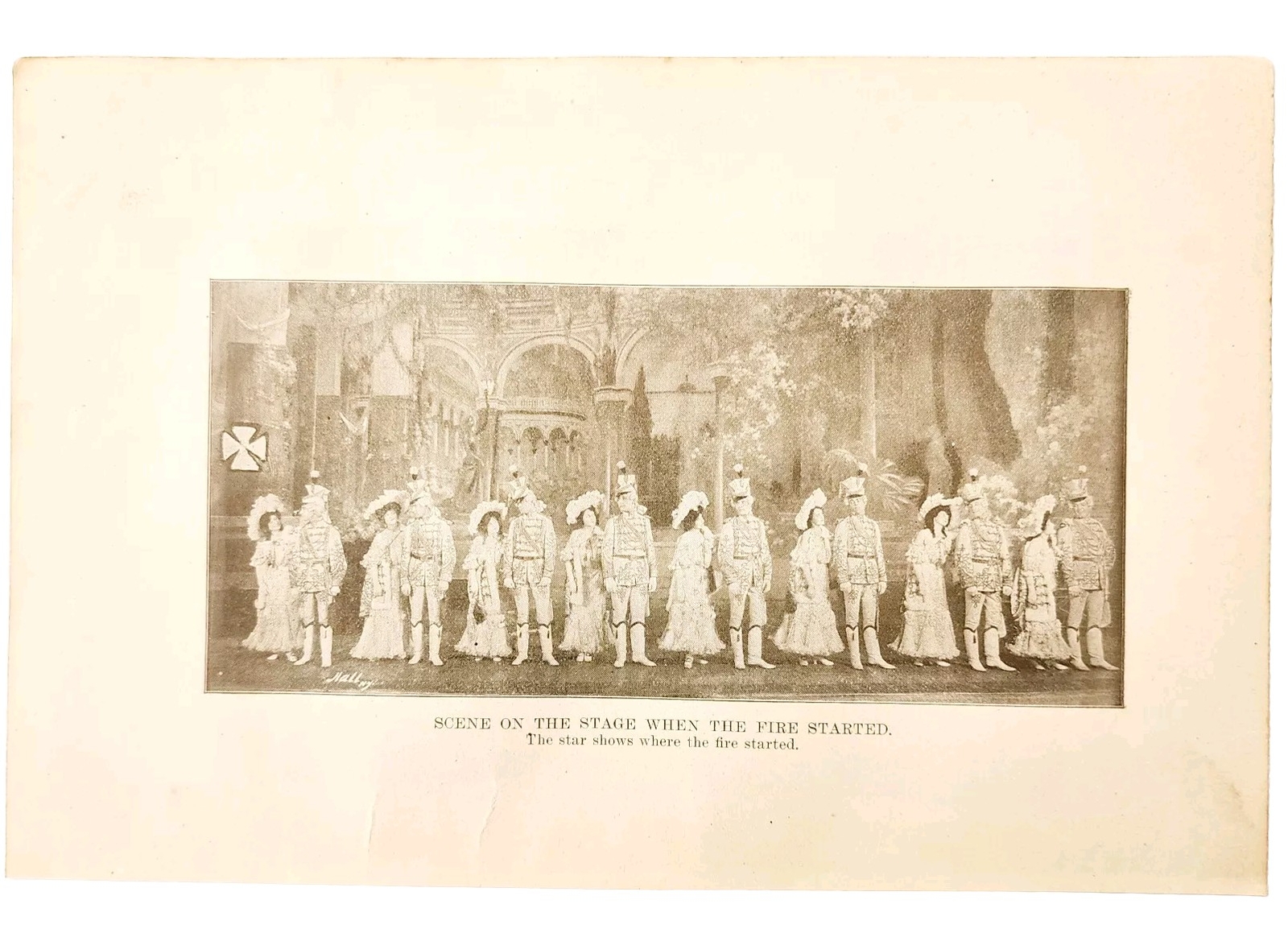 1904 Stage Scene At The Start Of Chicago Iroquois Theater Fire Disaster DWNN5