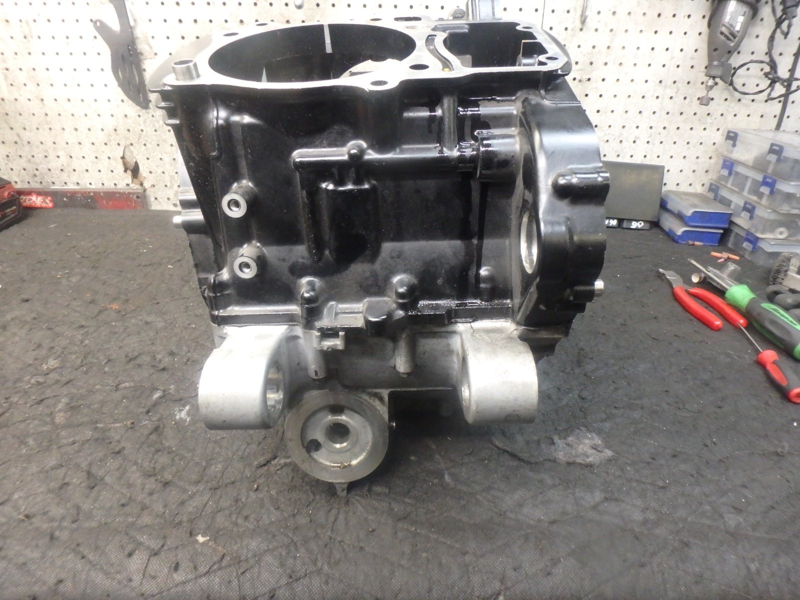 SUZUKI BOULEVARD M109R / VZR1800 06-25 ENGINE CASES P/N 11300-48881