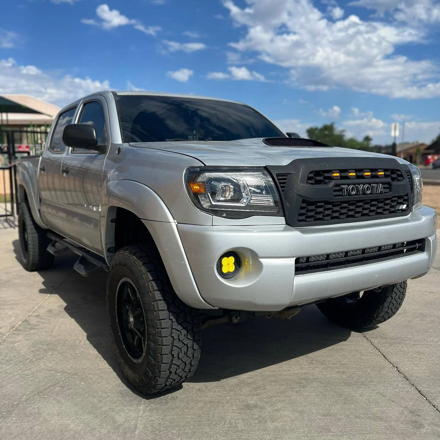 Front Bumper Upper Mesh Grille For 2005-2011 Toyota Tacoma Matte Black W/ LEDs