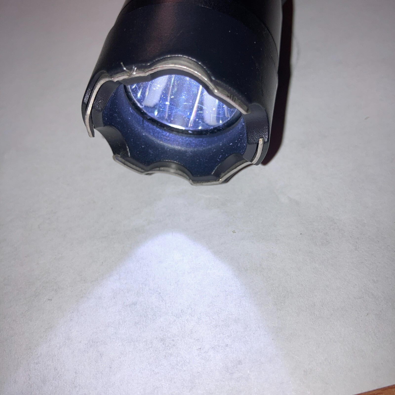 BLACK dayblade 1101 LED Flashlight Stun Gun 1000KV with 120v AC Charge Cord