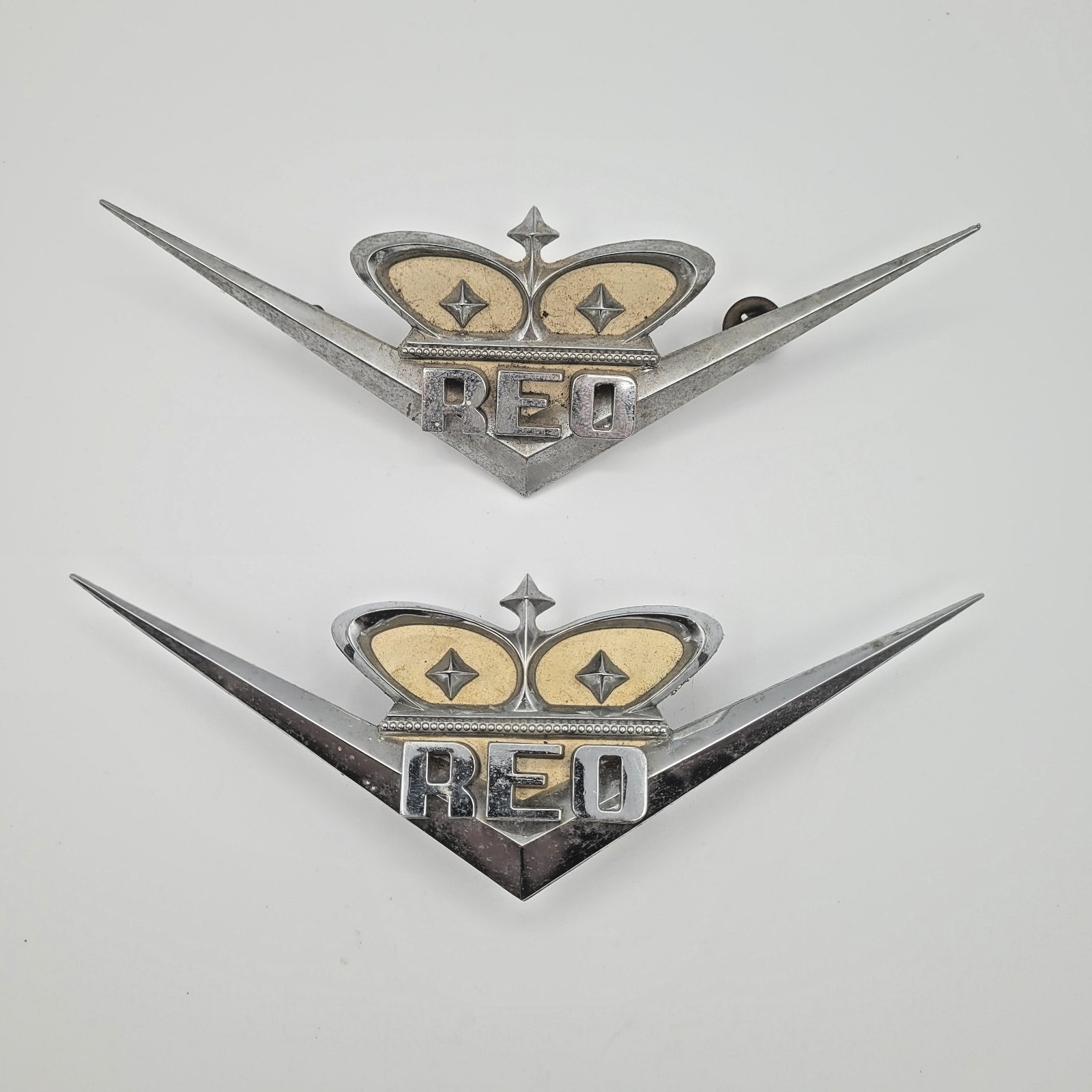 Diamond REO Emblems Vintage 1960s Badge #2770Y2 DIAMOND REO HEAVY DUTY TRUCKS