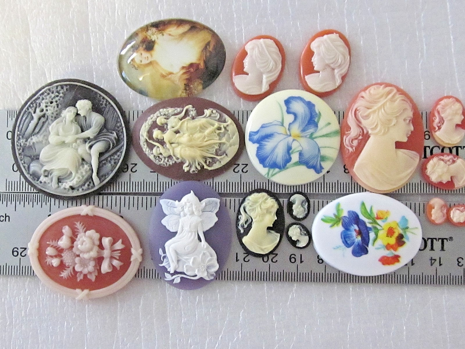 * SALE* VTG CAMEOS 40x30mm HUGE 17piece LOT JEWELRY RESIN FINDINGS REPAIR CRAFTS