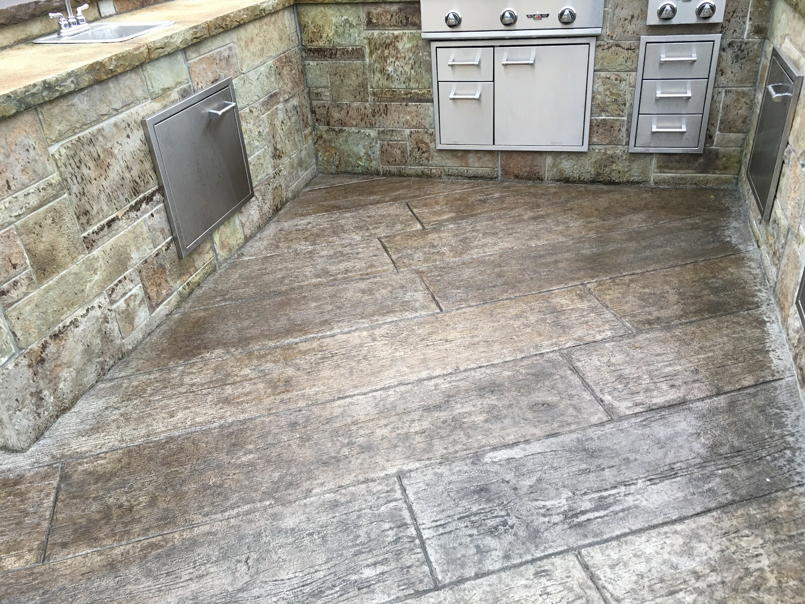 Centennial Plank | 5 pc. Decorative Concrete Stamp Set by Walttools