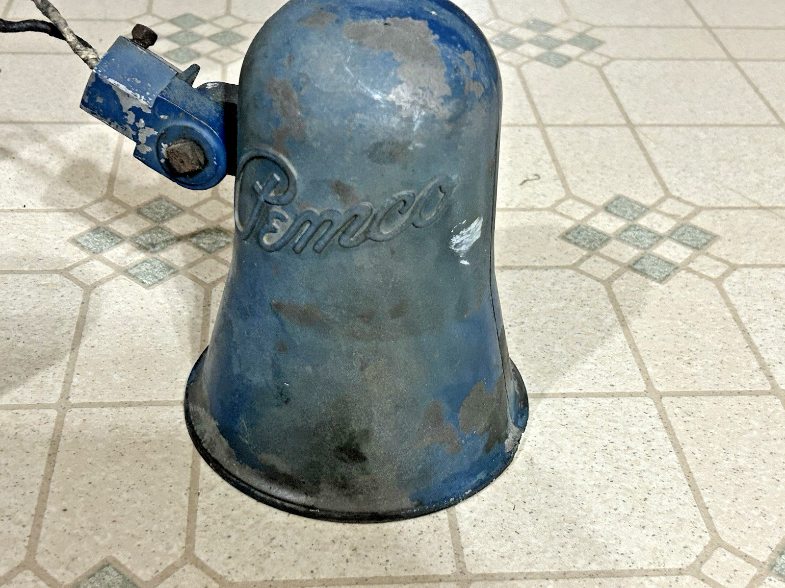 VINTAGE GARAGE SEVICE STATION GAS PUMP LIGHTS OLD VINTAGE PEMCO LIGHTS