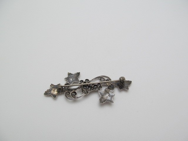 Vintage 925 Sterling Silver Round Ball Grapes & Leaves Swirled Brooch