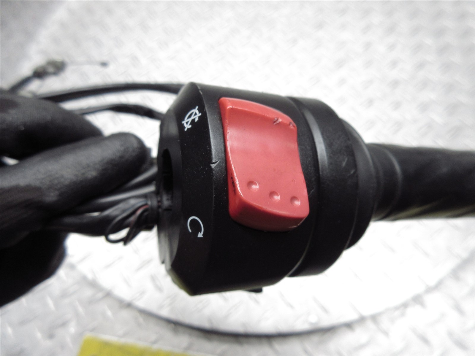 2005 05-06 Suzuki GSXR 1000 GSXR1000 Right Switch Throttle Control Cable Grip