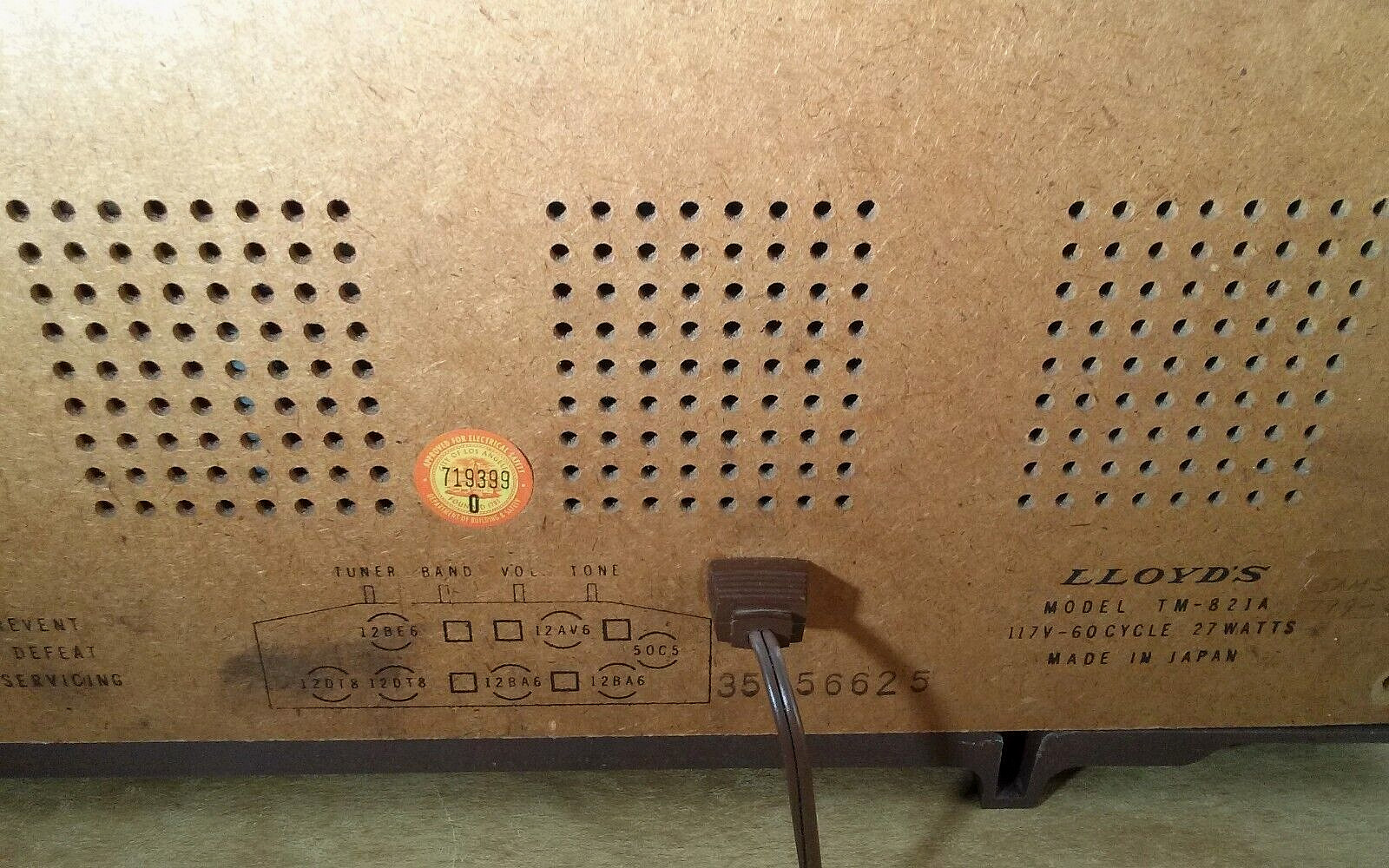 Vintage Lloyd's TM-821A High Fidelity AM/FM Tube Radio