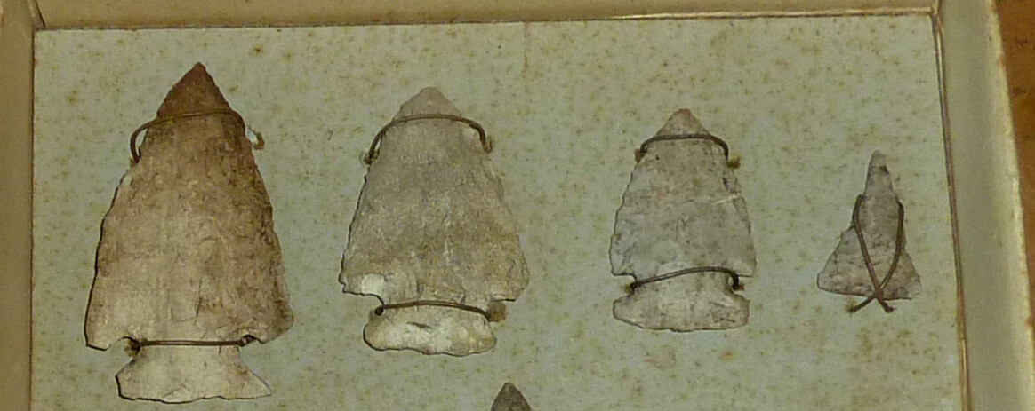 Vintage 10 Indian Arrowheads,Old Hunting Tools,Artifact,Native American Used