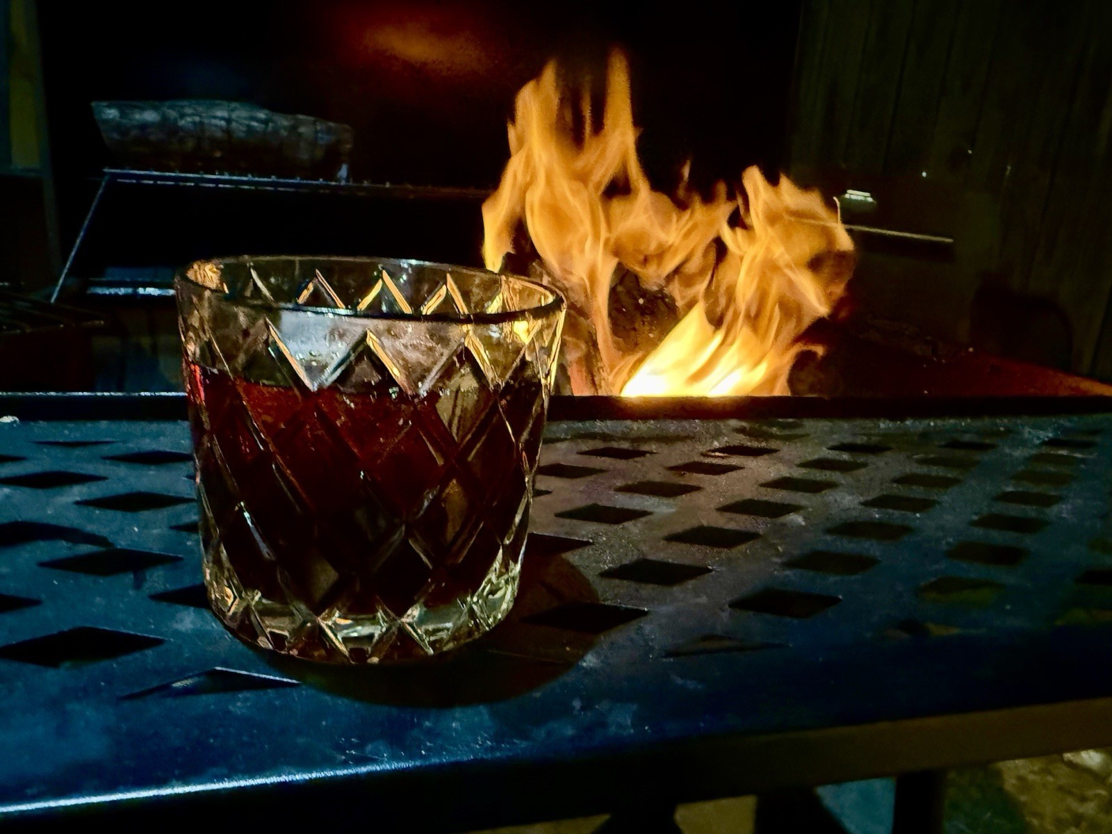 BBQ Mesquite Wood Chunks-Raw Smoking Wood for Grilling Or Smoking. About 28 Lbs