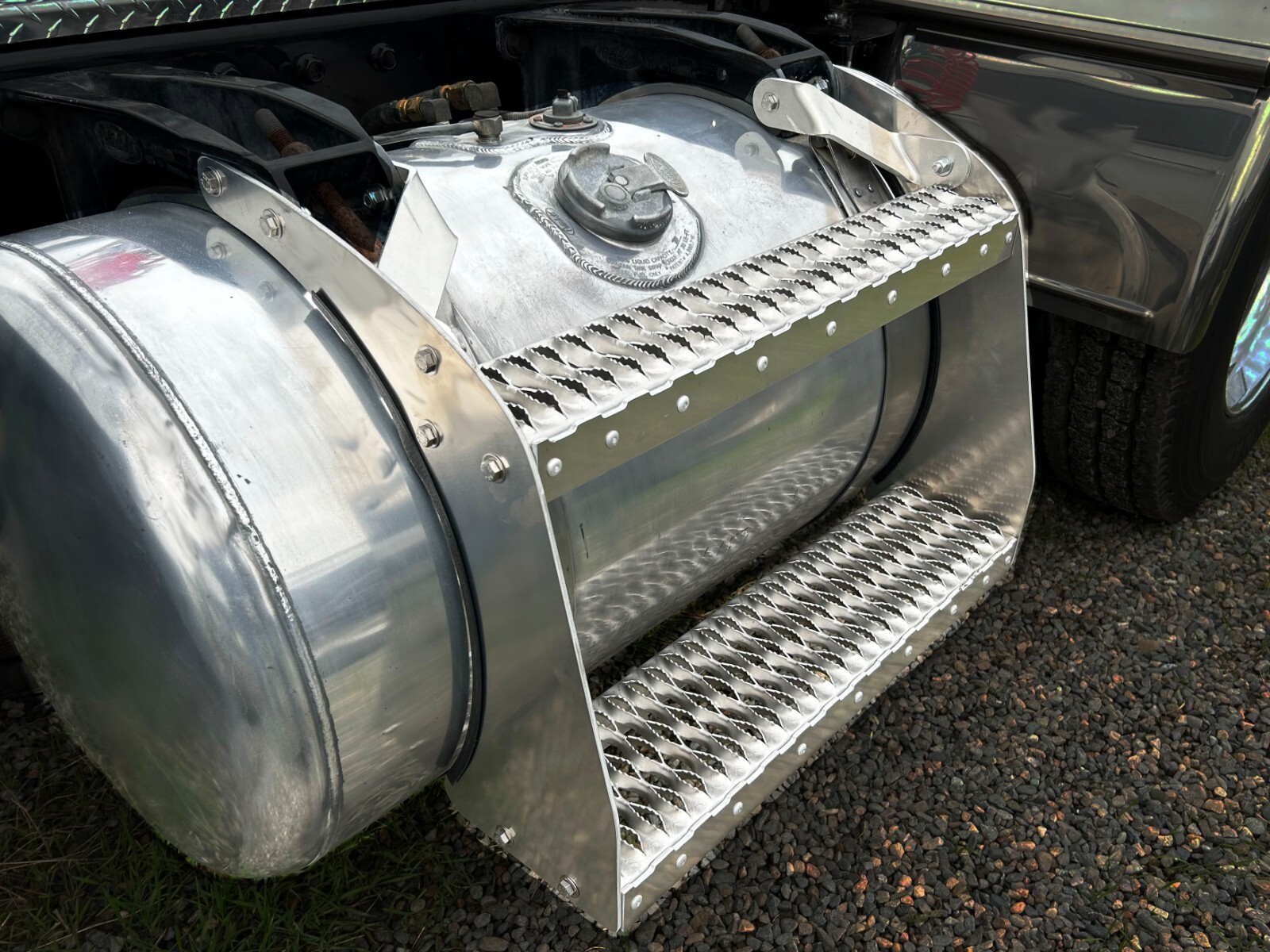 Peterbilt 23" Fuel Tank Step Kit Heavy Duty