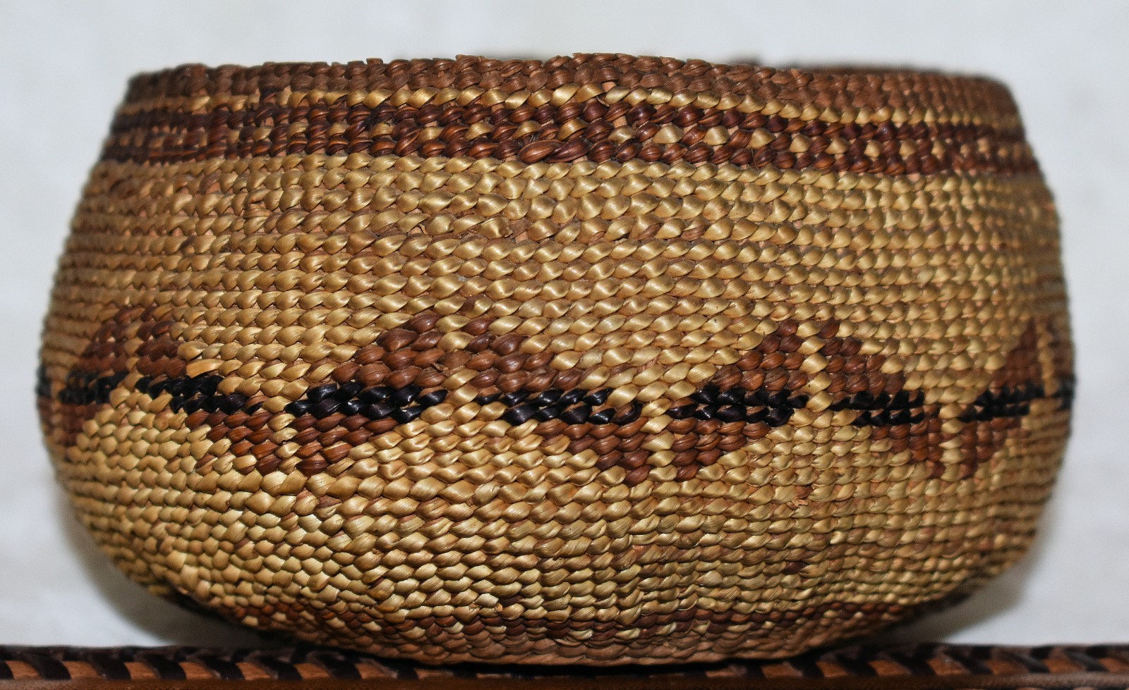 108I LOVELY ca1920'S FINE IMBRECIATED HUPA WOVEN BASKET 4.5 X 2.5" N. CALIFORNIA