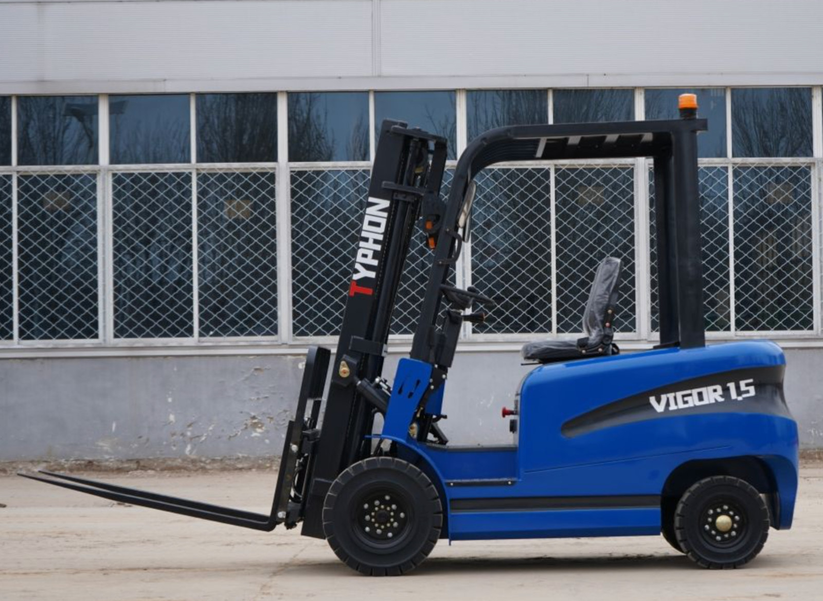 Electric Forklift 1.5 Ton Rated Capacity Lifter Truck w side shift Brand New USA