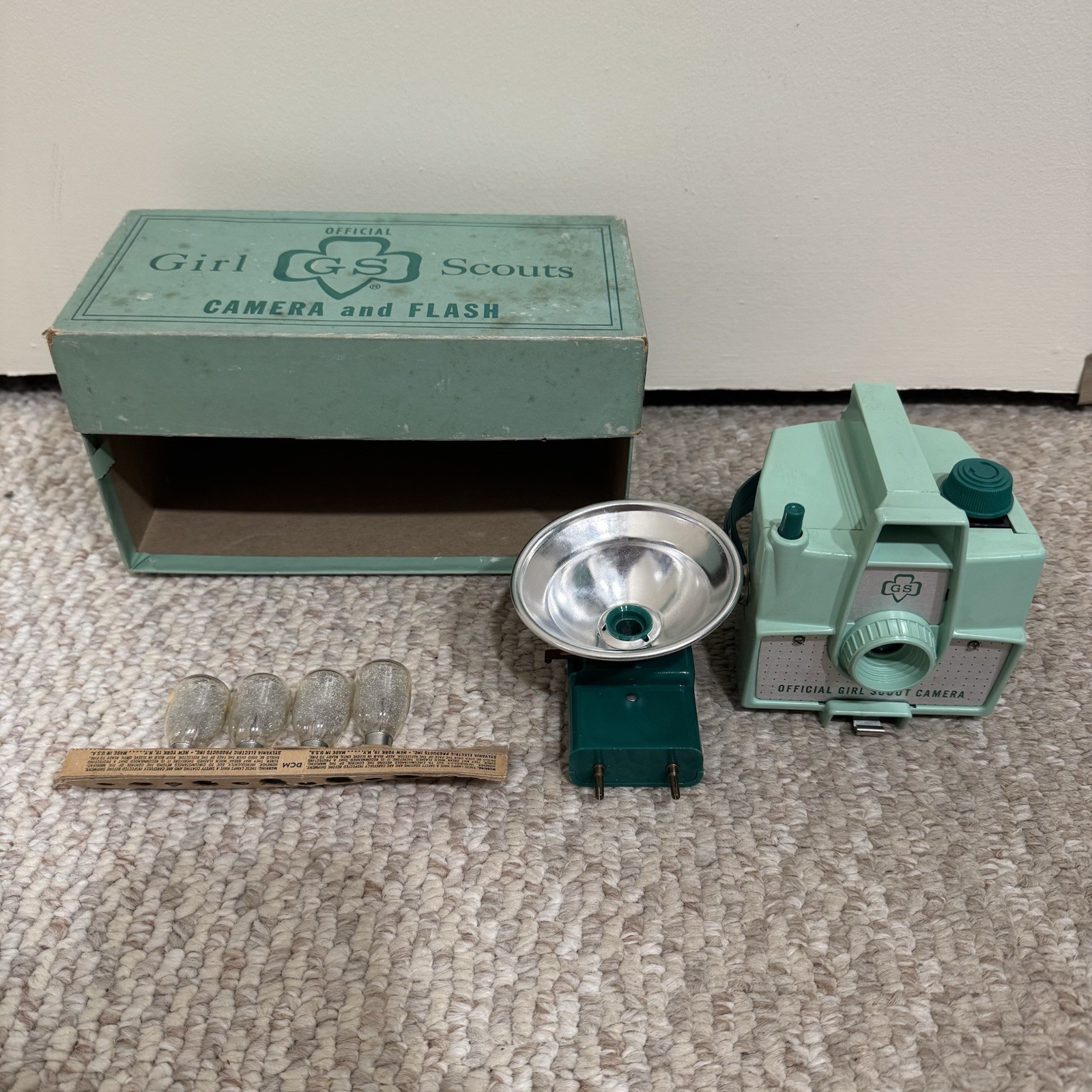 Official Girl Scouts GS Camera and Flash No. 11-813 OEM Box w/ original bulbs