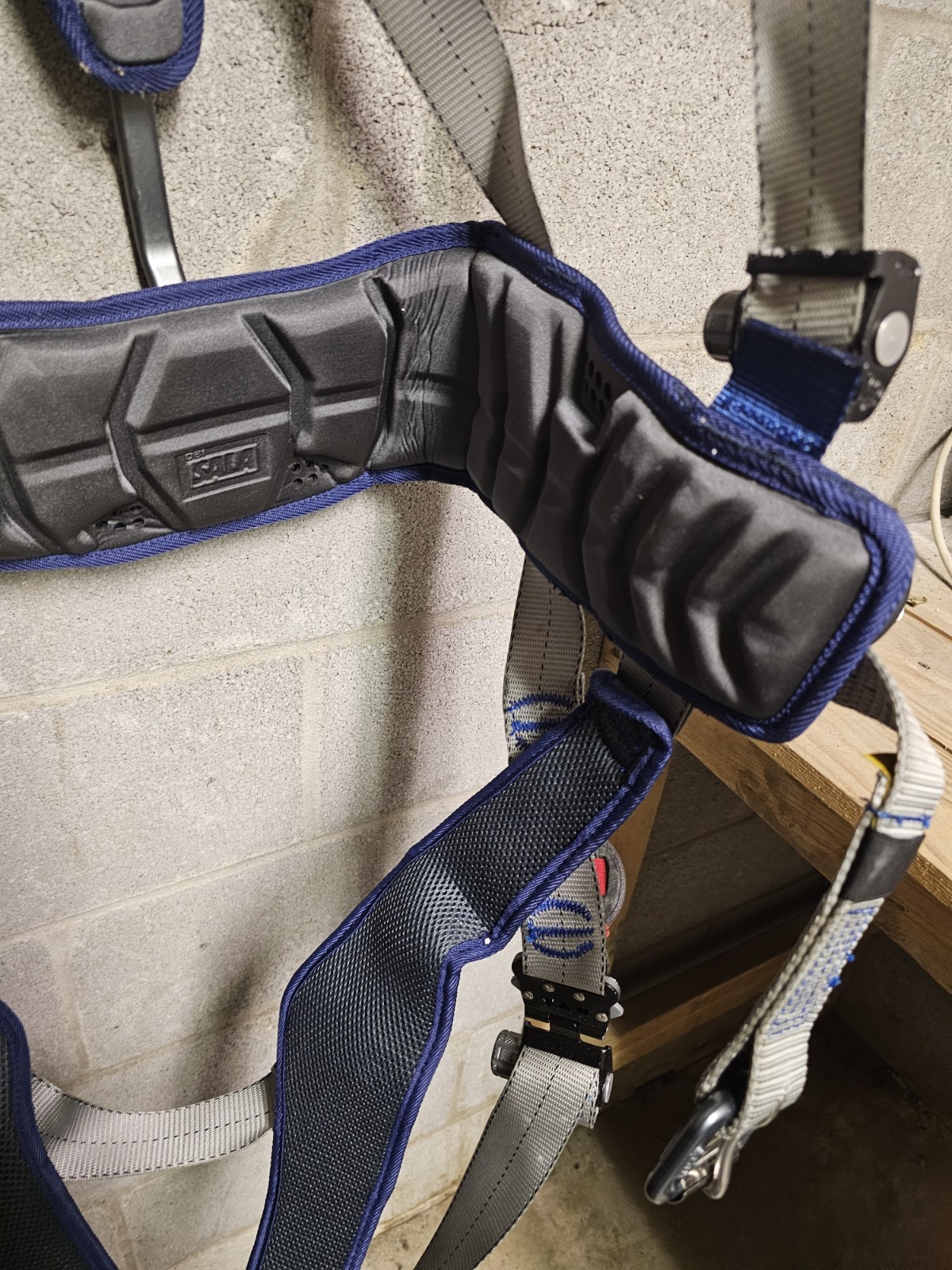 3M DBI-SALA EXOFIT STRATA XL FULL BODY HARNESS FALL PROTECTION XL BELT 1112538