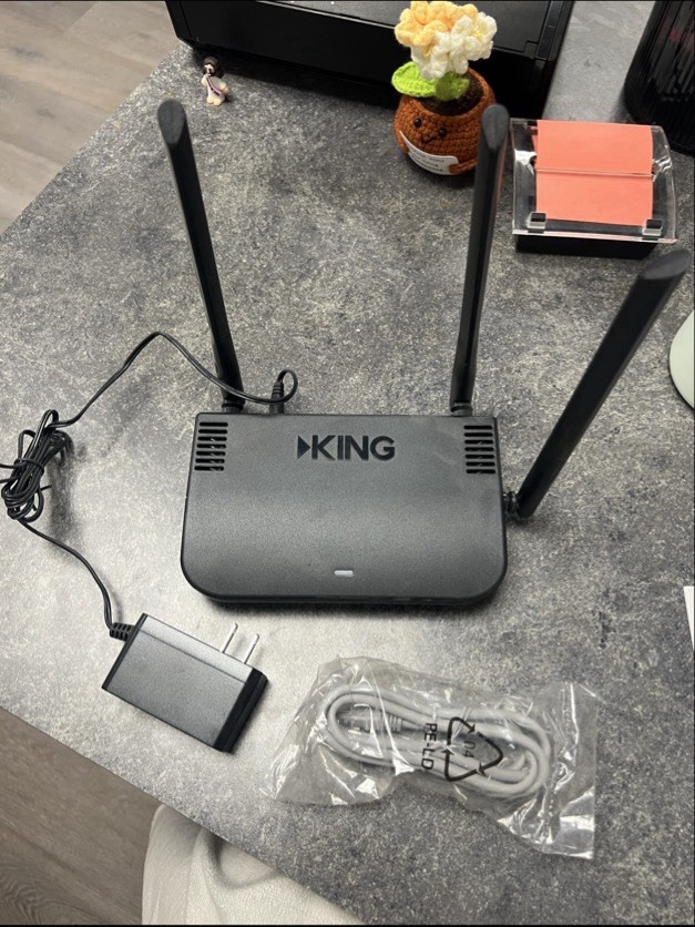 NEW! King KWM2000 King WiFiMax PRO Wi-Fi Router/Range Extender