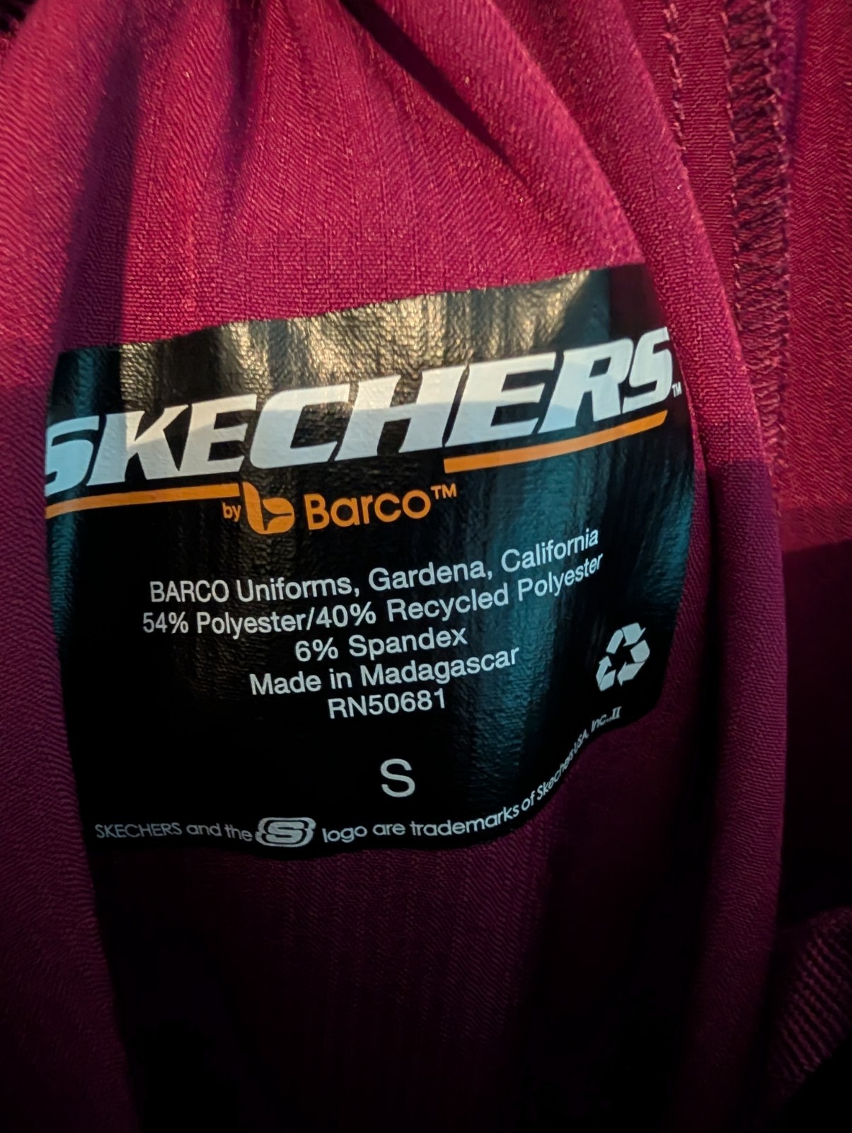 Skechers/Barco Scrubs Burgundy Men’s Set Top & Bottom Solid Pattern Size Small
