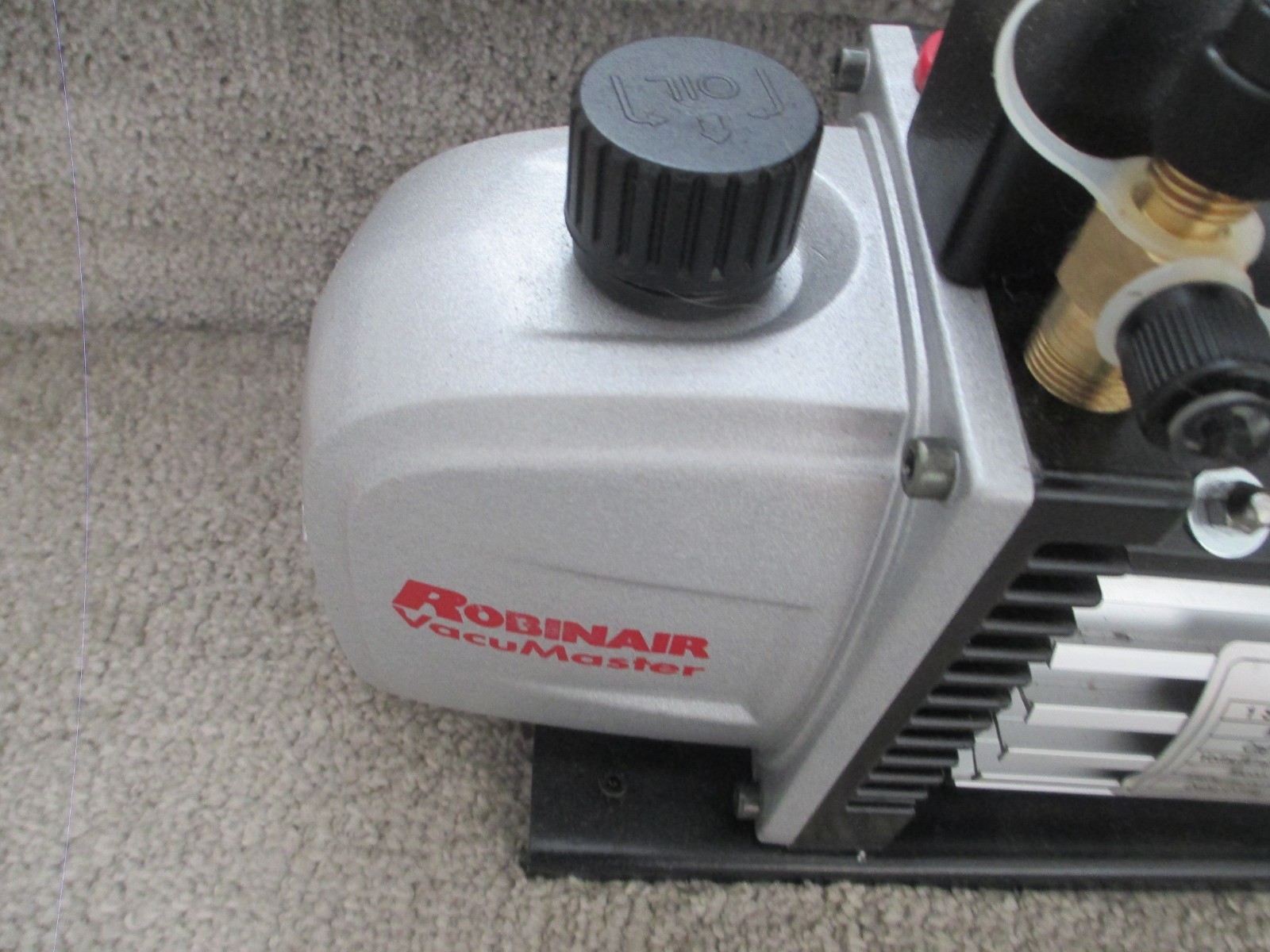 Robinair (15310) VacuMaster Single Stage Vacuum Pump - Single-Stage