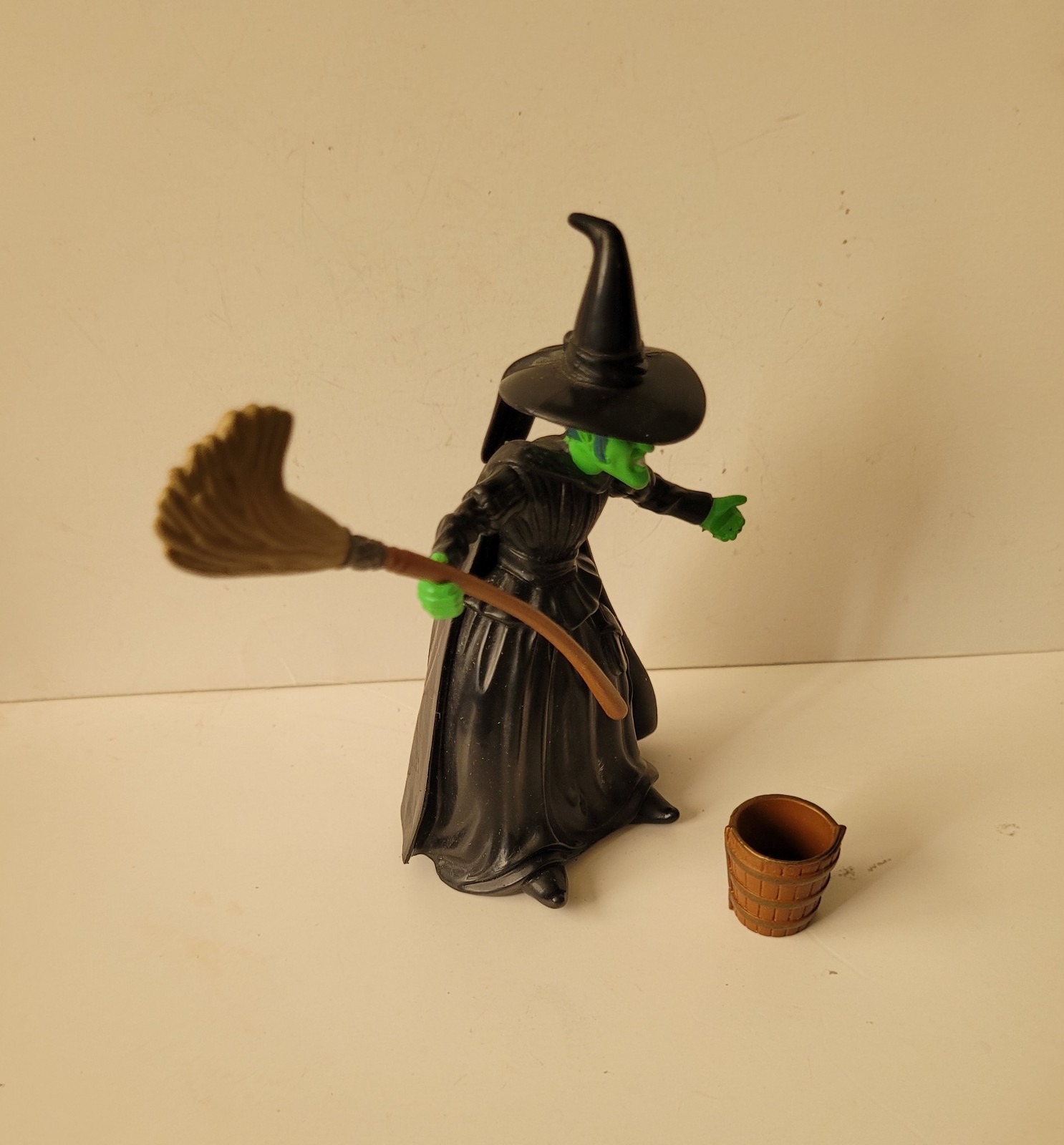 WIZARD of OZ WICKED WITCH of WEST Trevco PVC Figure Turner Presents 1998