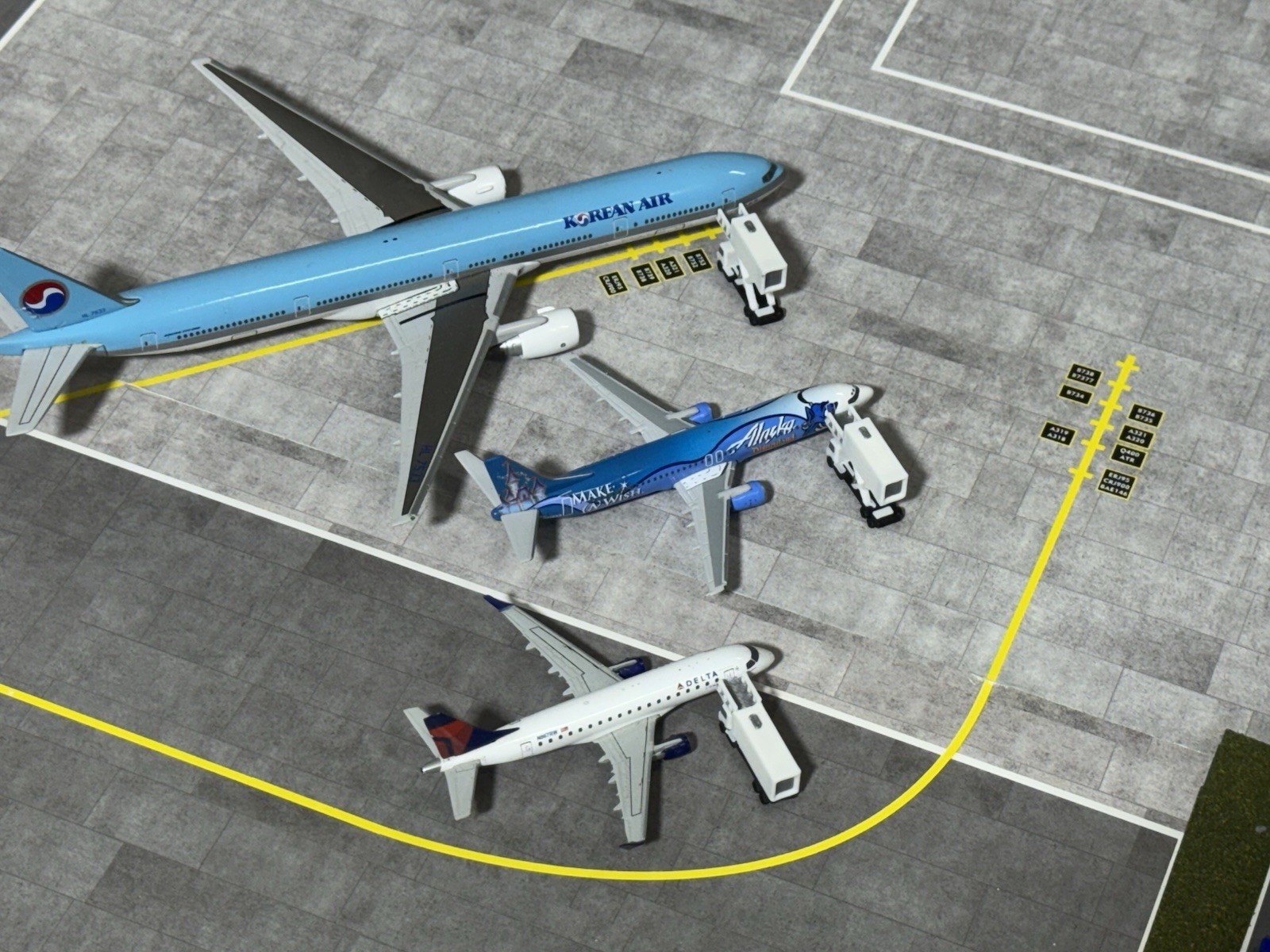 1:400 SCALE GENERIC GSE DELUXE: Airport Accessories