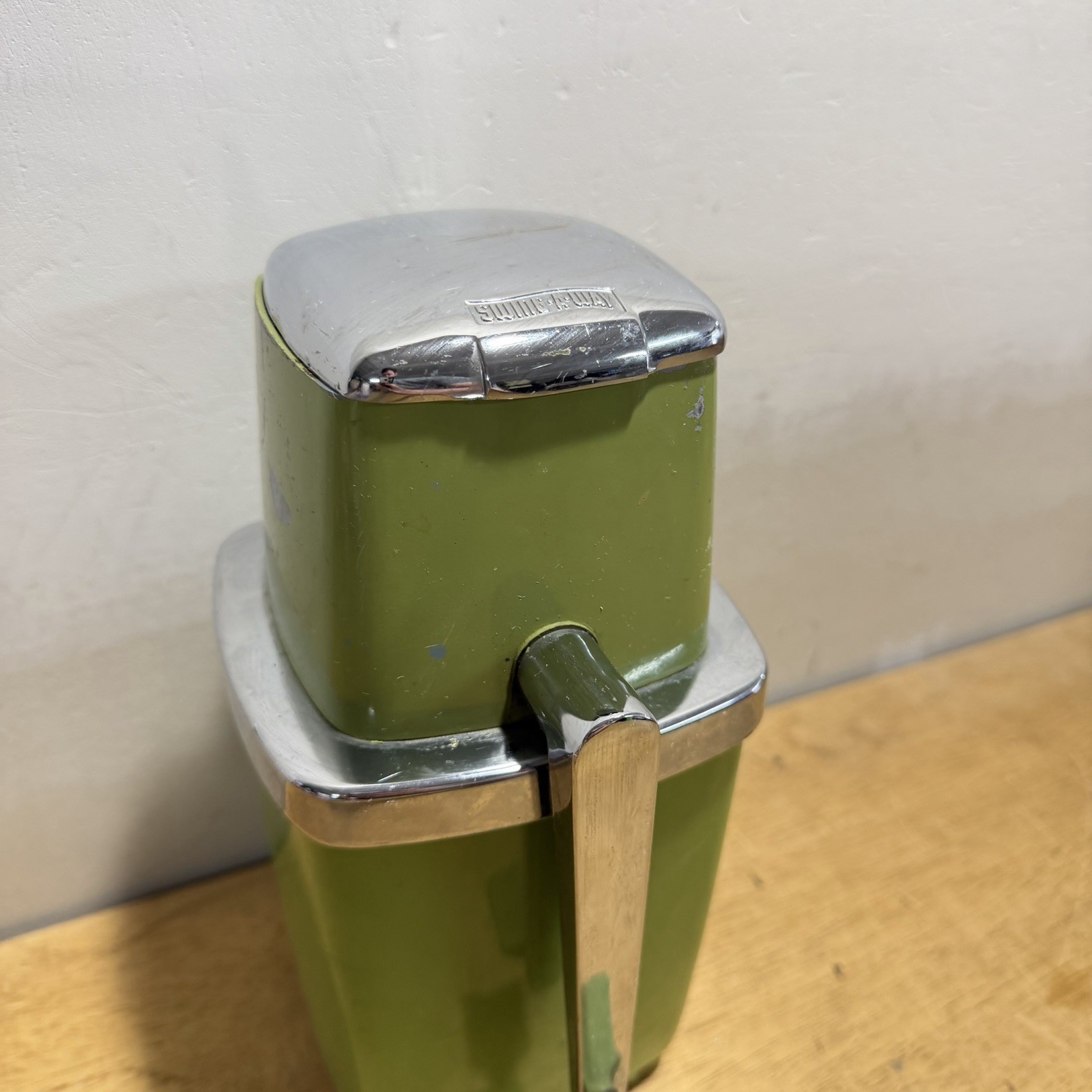 Vintage Swing Away Ice Crusher Manual Hand Crank Avocado Green Retro MCM 70s