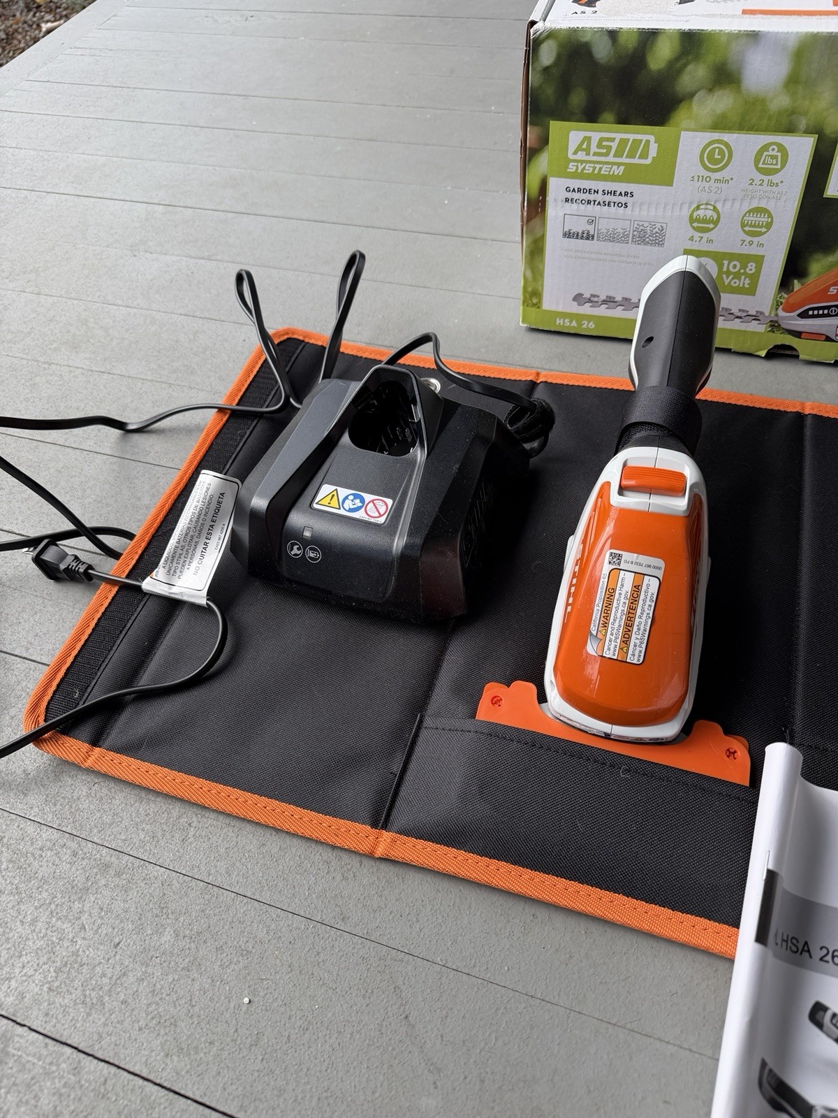 STIHL HSA 26 Cordless Garden Shears Hedge Trimmer + Battery, Case & Charger