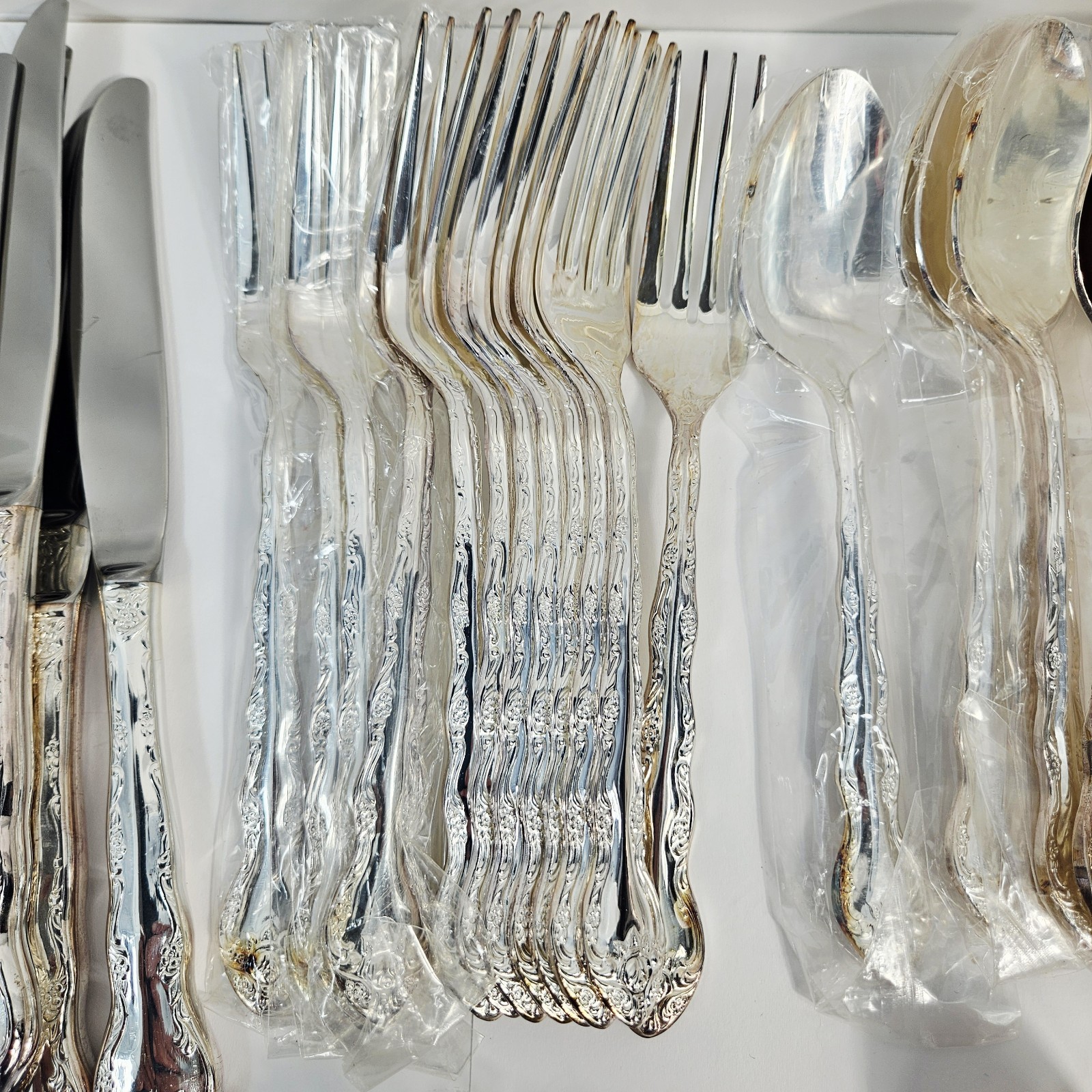 66 pc International Silverplate Abbey Rose Full Service for 12 + 6 Serving Korea