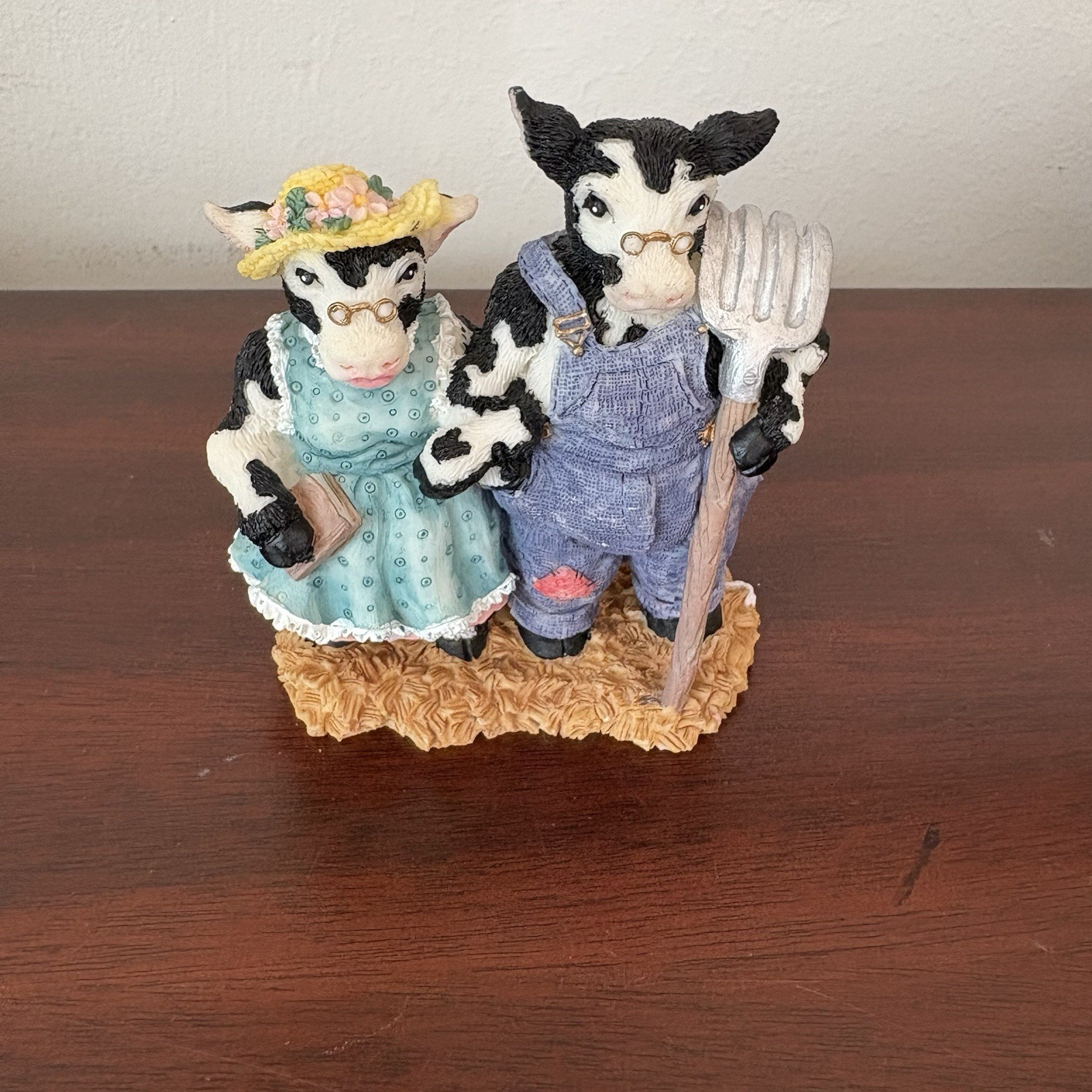 Ganz 1993 Ma & Pa Cattle Cows Figurine - Cowtown Collection - No Chips-