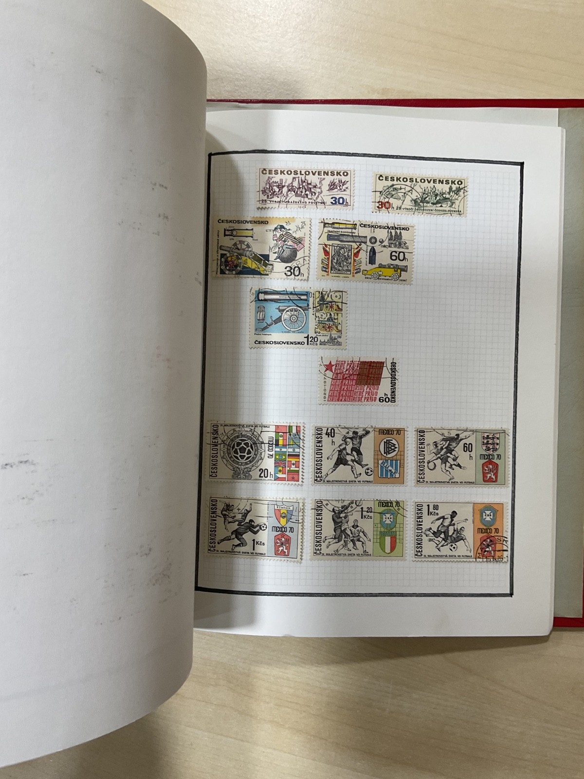 Czechoslovakia stamps. 1918 - 2000s, 2 Albums. 3.8kg. G/105