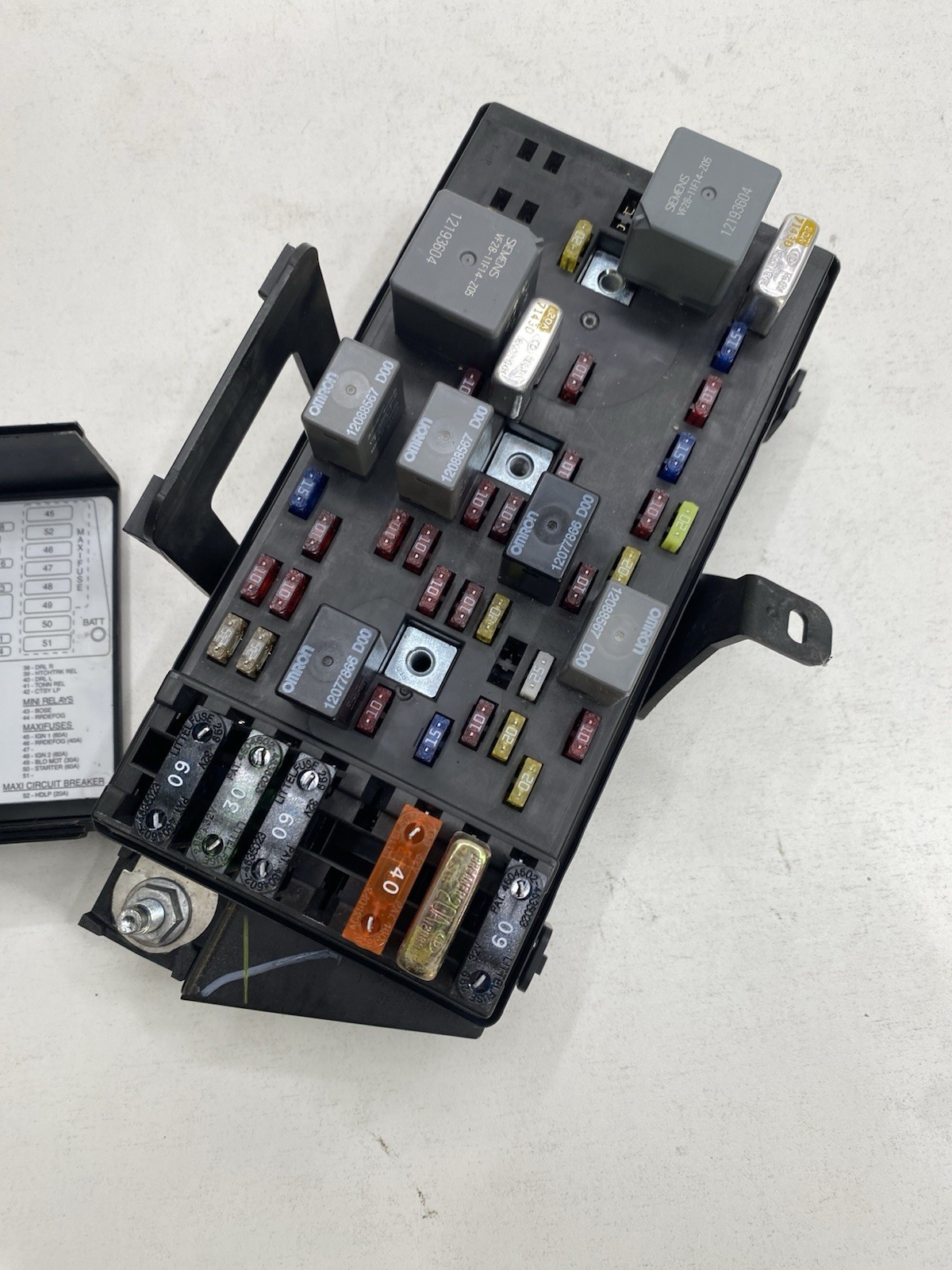 1998 Chevrolet Corvette Passengers Side Floor Fuse Box 12193837 OEM