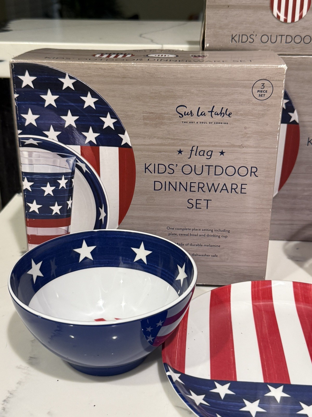 Sur La Table Kids Melamine FLAG Stars & Stripes Dinnerware Set BOXED NEW