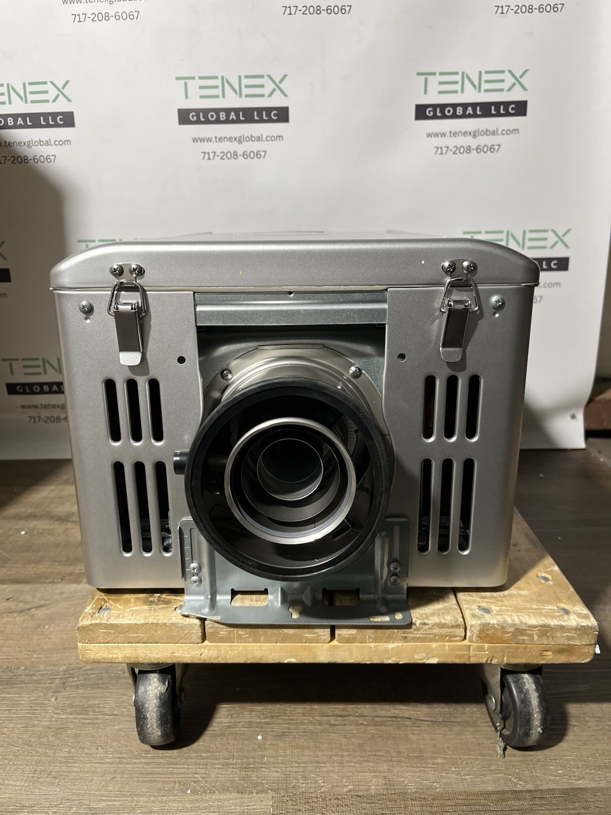 Rinnai RE140iN Indoor Tankless Water Heater 140k BTU Natural Gas (B-28 #1779)