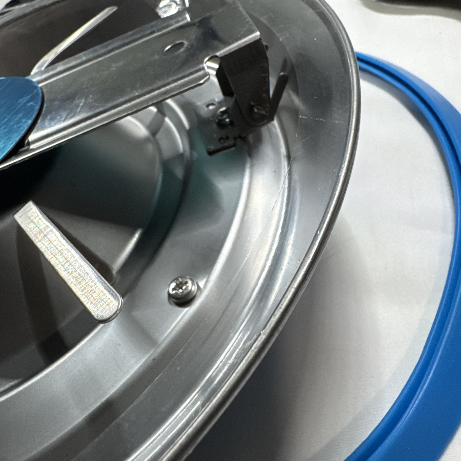 8.5” 12V Pool Light w/ Bluetooth Control Adapter 16.4” Cord No Manual HY-BT-108A