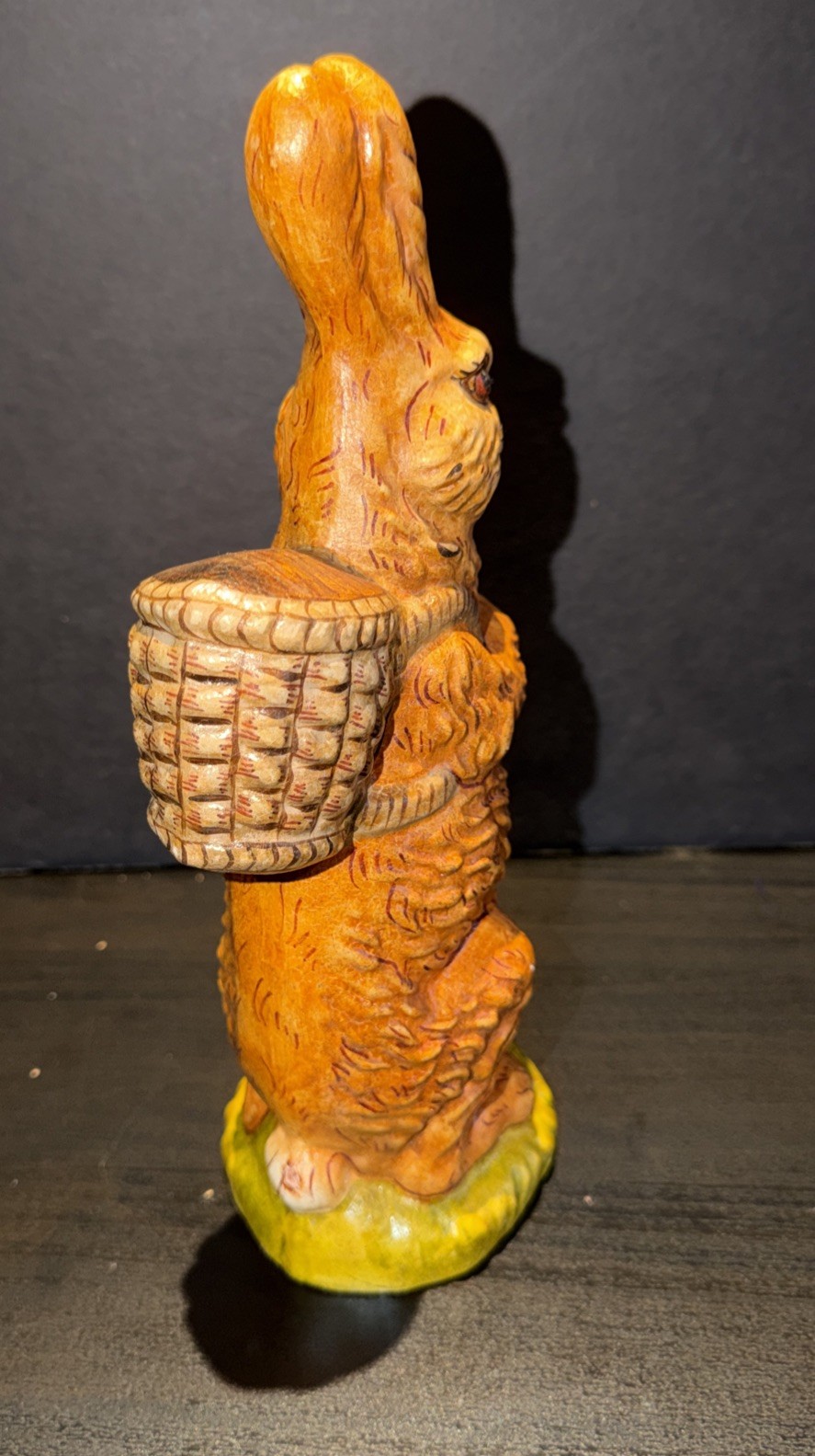 Beautiful Vintage 1990 Vaillancourt Folk Art Standing Rabbit w Basket #322