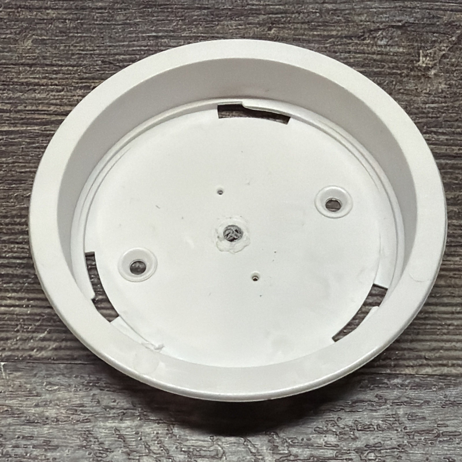 EUC Lutron LRF2-OCR2B-P-WH Ceiling Occupancy Sensor Radio Powr Savr With Bracket