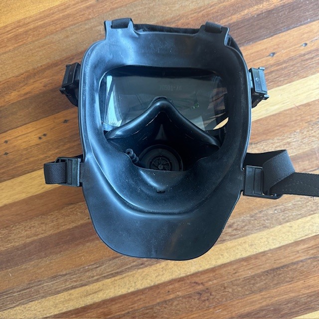 AVON C-50 PROTECTIVE GAS MASK SIZE MEDIUM