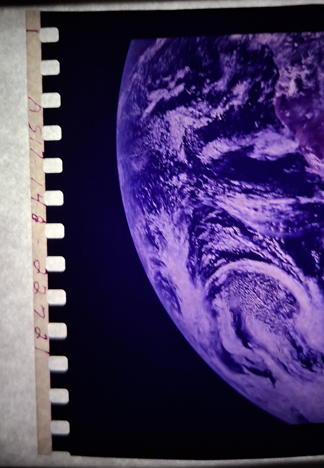 VINTAGE NASA APOLLO 17 70MM FILM CUTOUT AS17-148-22721