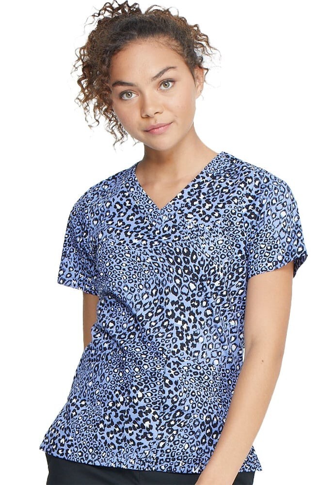 ALL HEART SCRUB TOP LIGHT BLUE LEOPARD