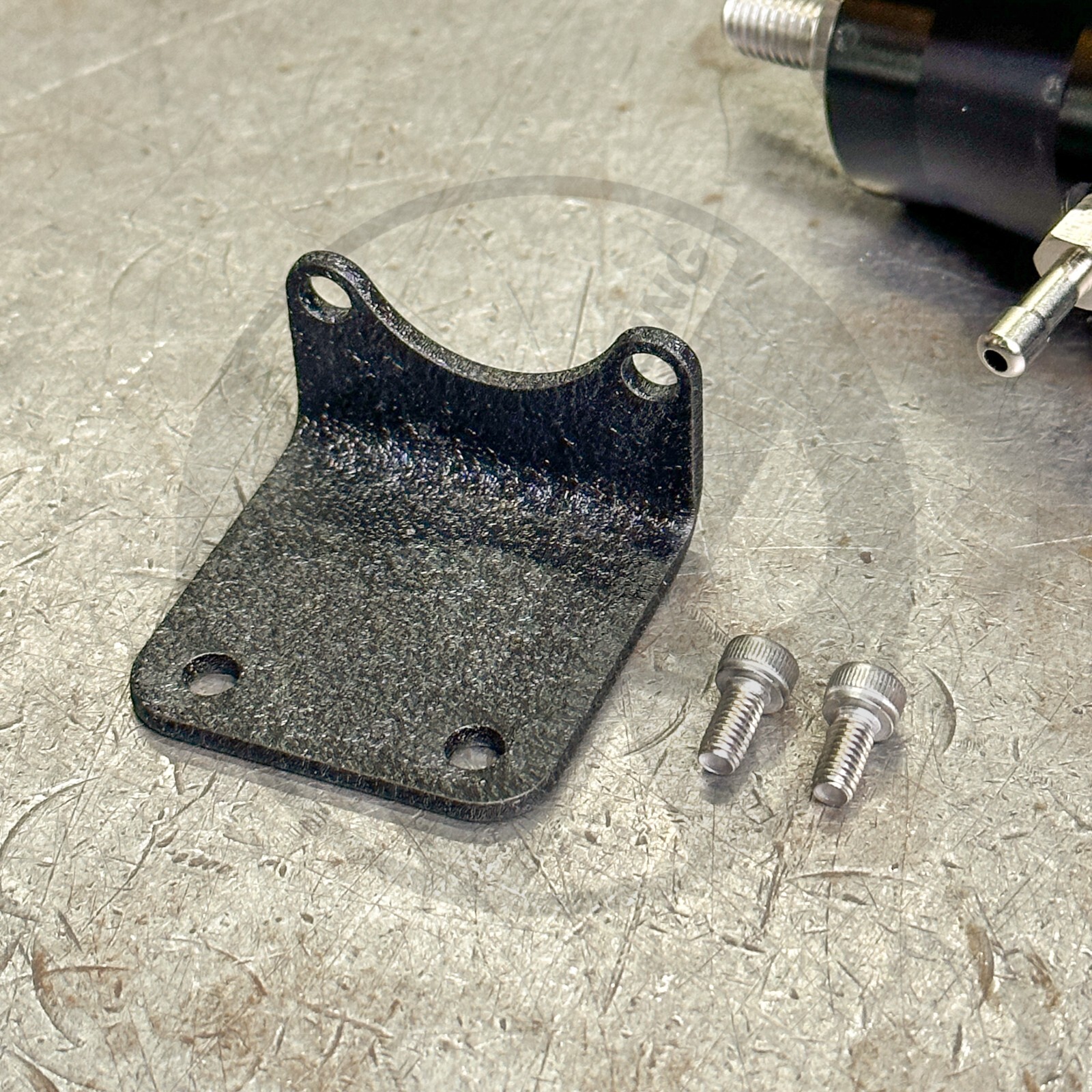 Aeromotive 13196 Style Fuel Pressure Regulator Bracket w Bolts (Wrinkle Black)