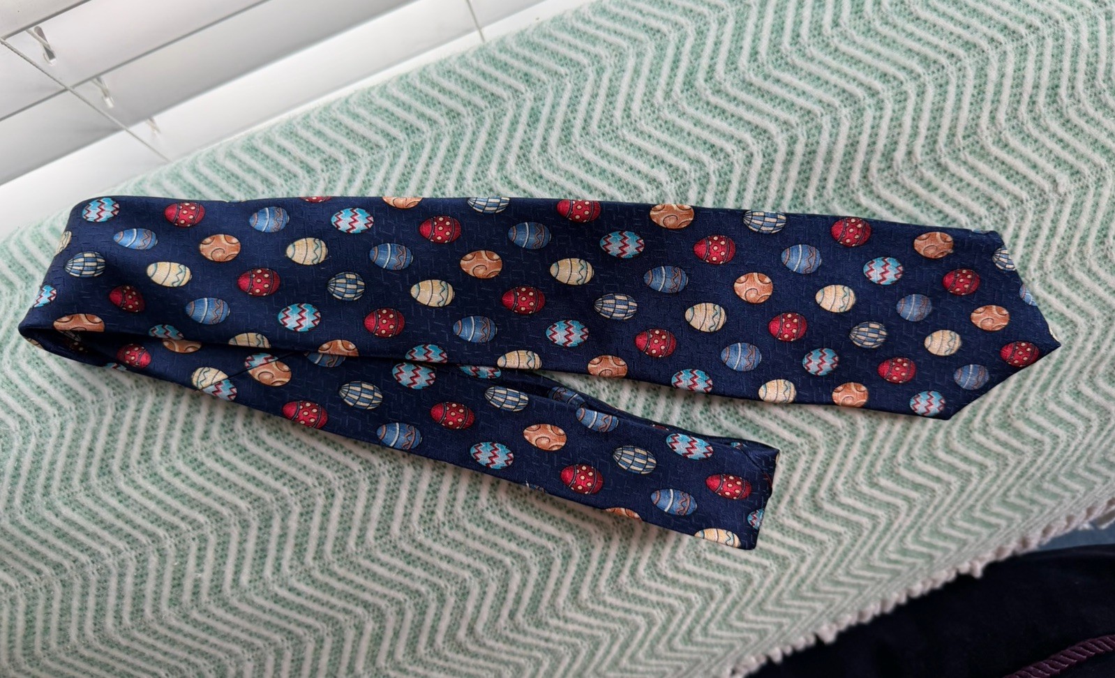 Talbots Kids Silk Necktie Boys Youth Navy Blue Easter Egg pattern 52” EUC