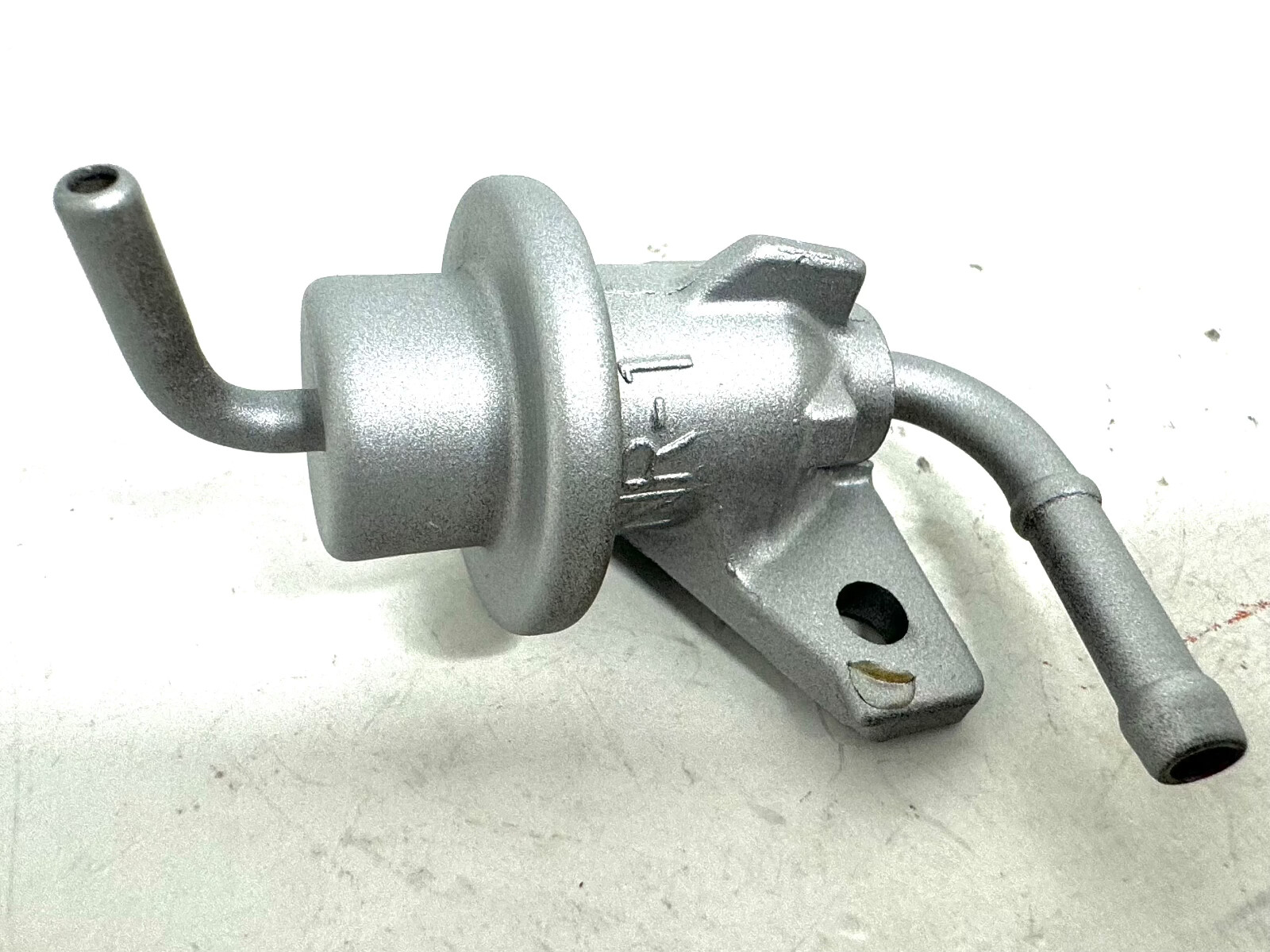 96 00 Honda Civic D16Y8 Fuel Pressure Regulator FPR OEM