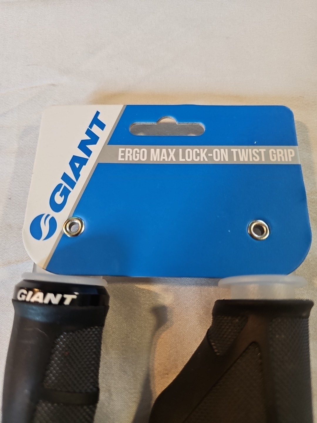 New GIANT ERGO MAX LOCK-ON GRIPS 137mm On Design