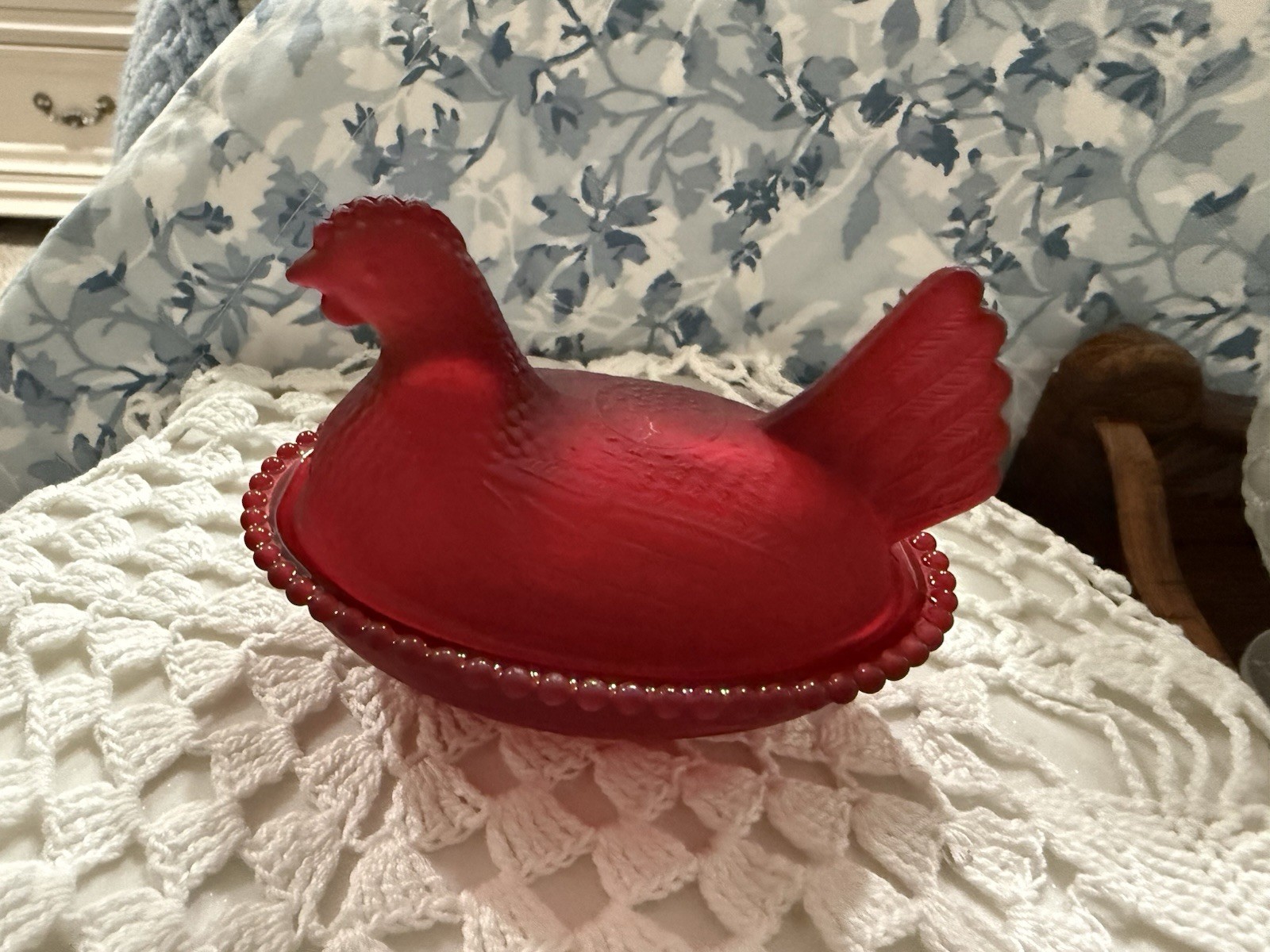 Satin Red Hen On Nest Import 4.5”x3.5”