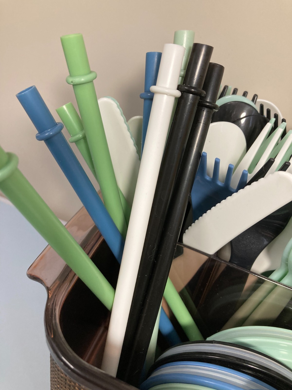 Kids Unbreakable Dinnerware Set 100+ pcs Pillowfort Cool Colors + Organizer