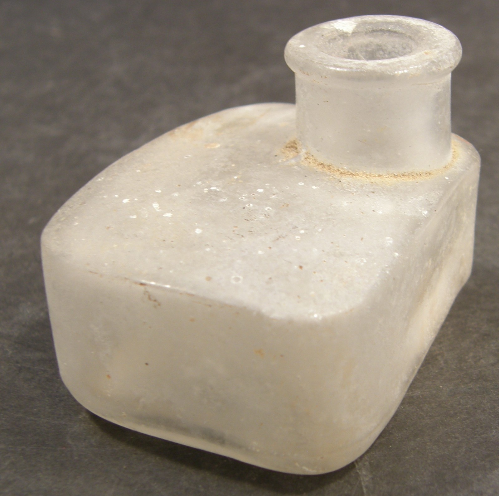 ANTIQUE GLASS TUGBOAT TUG BOAT INK BOTTLE