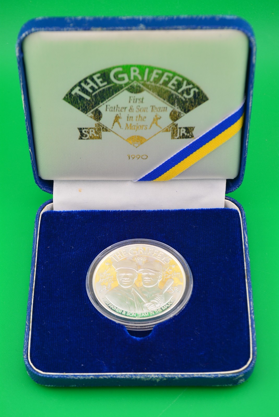 Ken Griffey Jr & Sr - Troy Oz .999 Silver Coin /25K Commemorate Back to Back HR