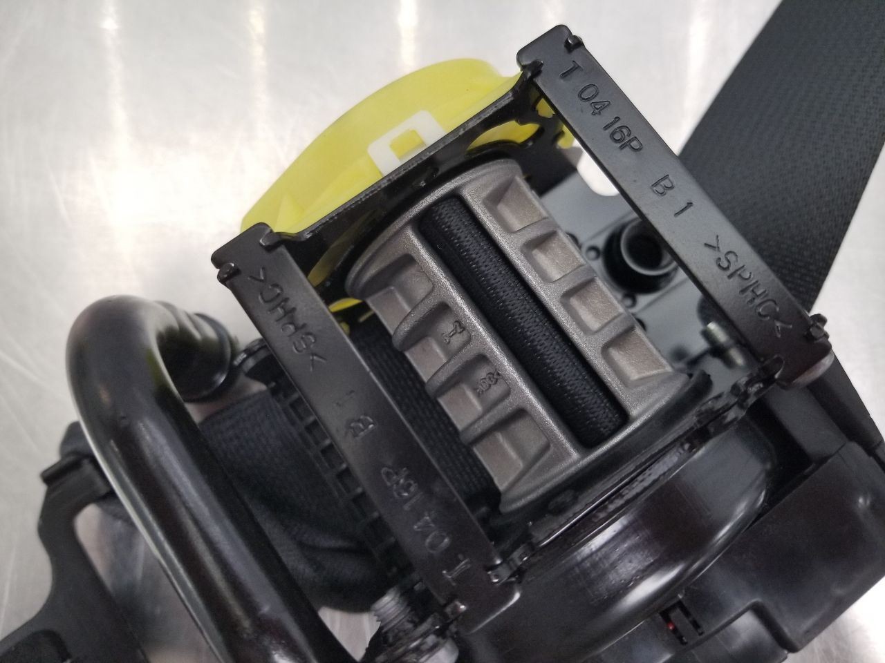 25 2025 KIA K4 GT-LINE FRONT BUCKET SEAT BELT RETRACTOR BLACK RIGHT PASSENGER