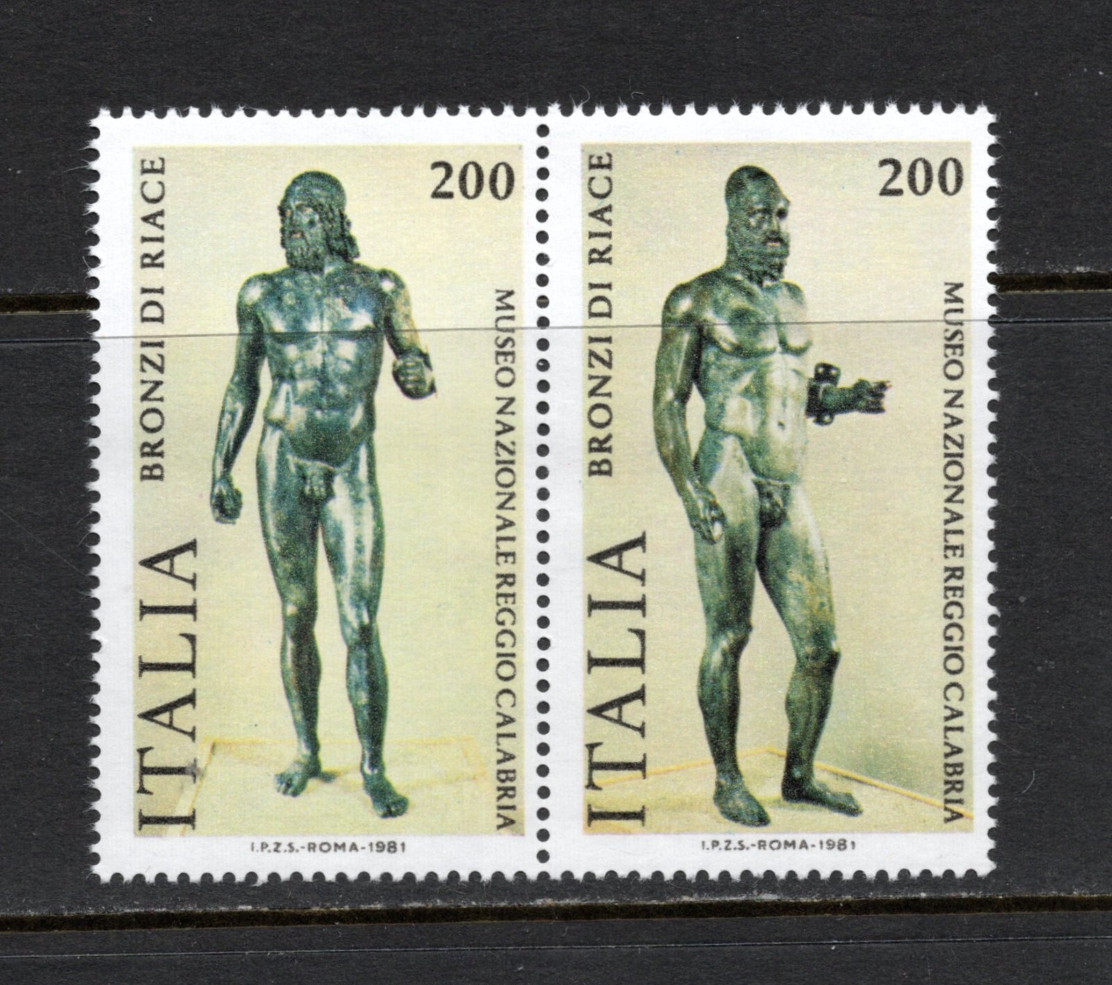 S4364   Italy  1981   ancient Greek bronze statues (found in 1972)   PAIR   MNH