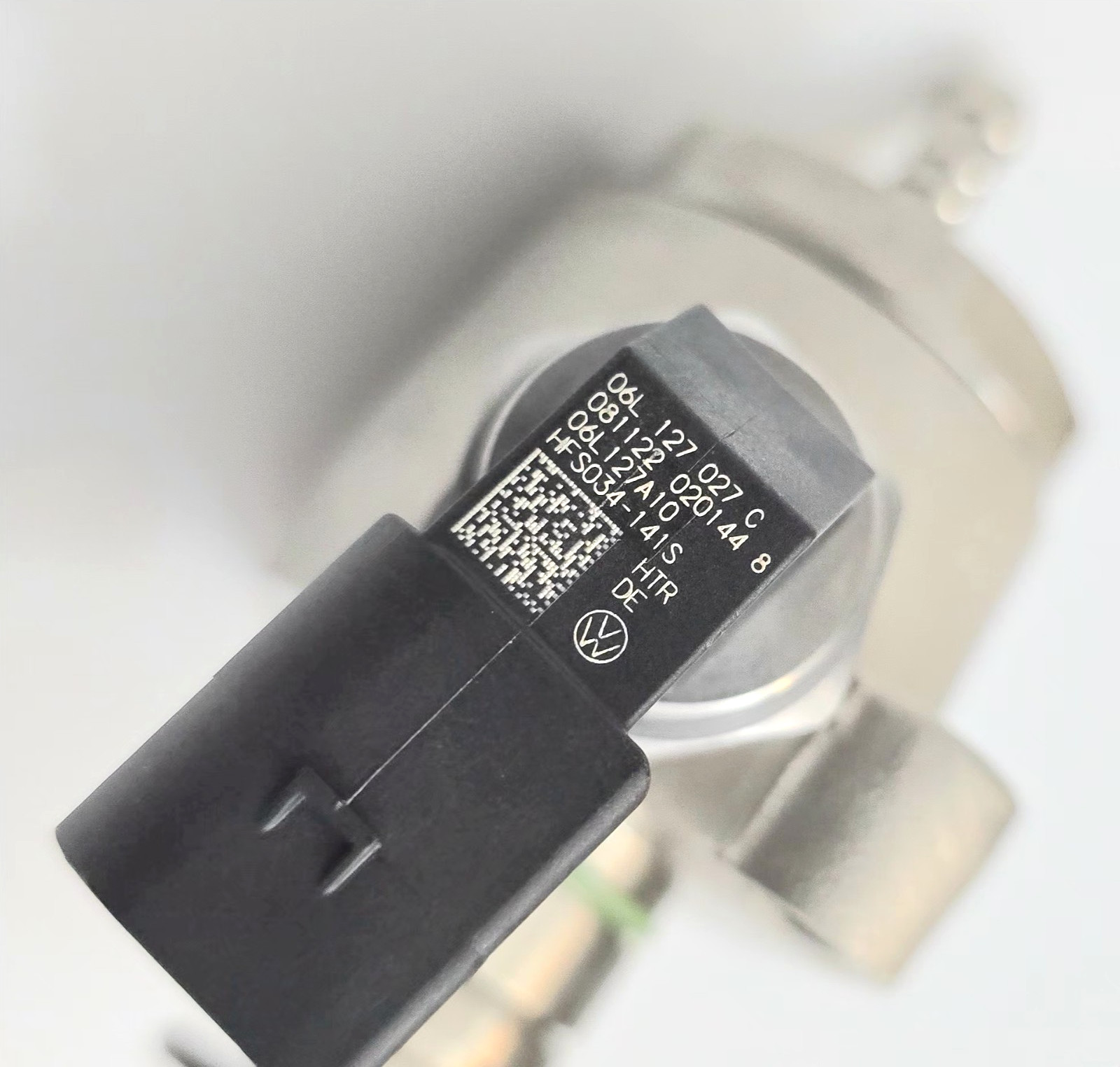 GENUINE VW, AUDI GDI HIGH PRESSURE FUEL PUMP 06L127027C